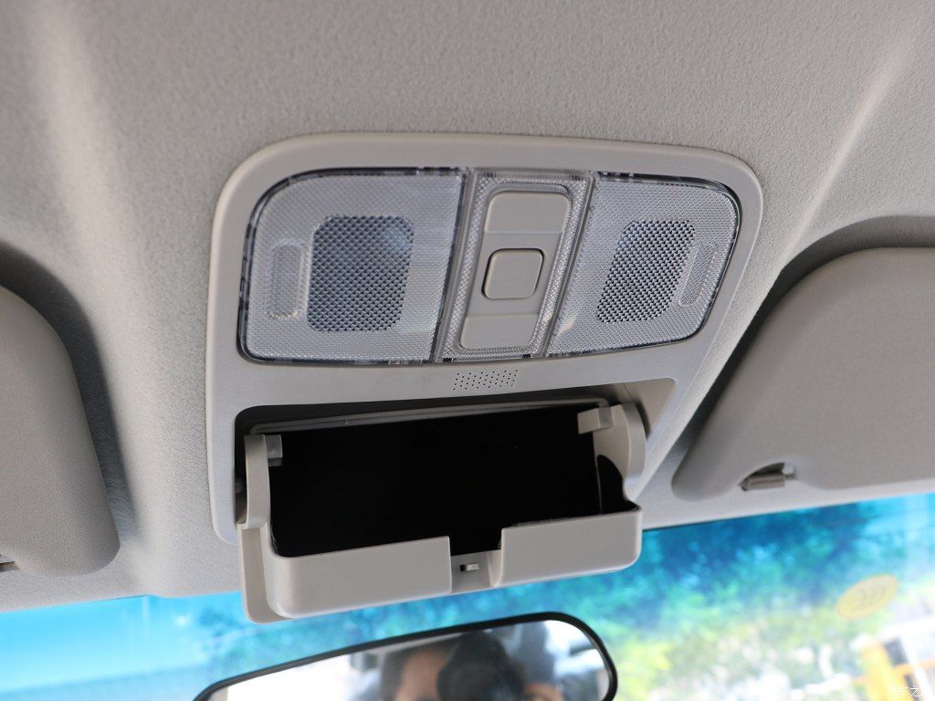 faw-hongta-t340-pickup-56 FAW Hongta T340 Pickup Has Watched Way Too Many Ford Explorer Commercials