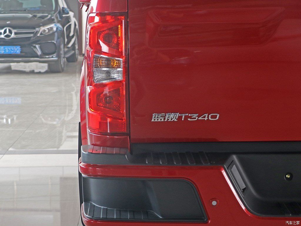 faw-hongta-t340-pickup-59 FAW Hongta T340 Pickup Has Watched Way Too Many Ford Explorer Commercials