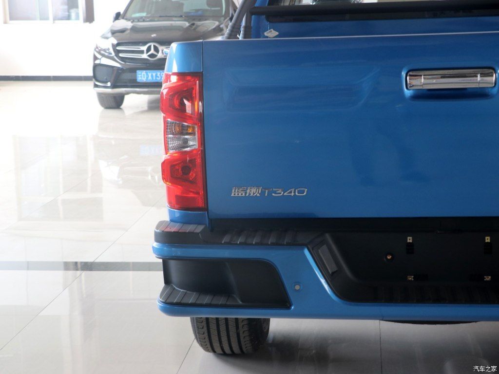 faw-hongta-t340-pickup-67 FAW Hongta T340 Pickup Has Watched Way Too Many Ford Explorer Commercials