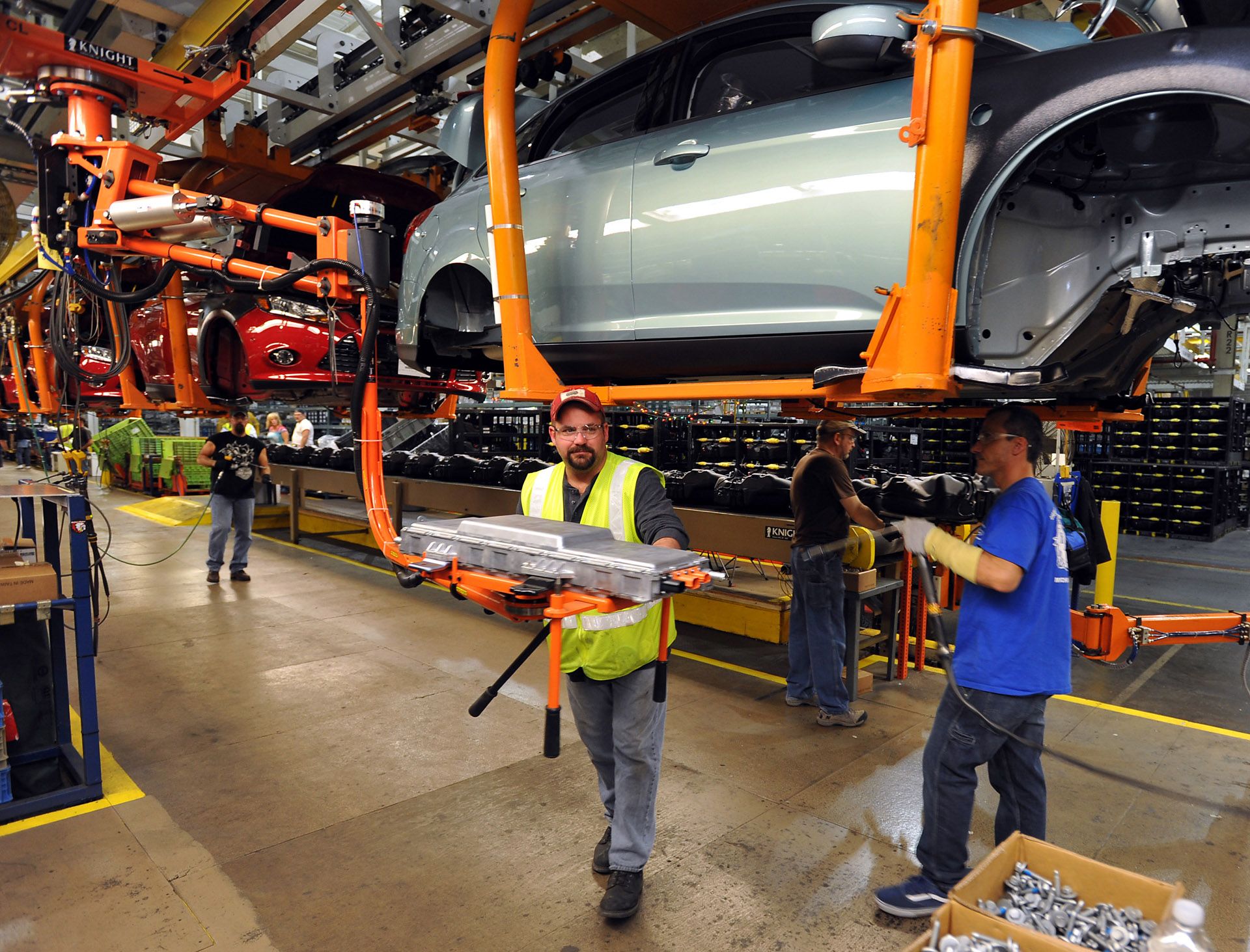 ford-focus-production1 Ford USA Says Farewell Focus, See Ya C-Max