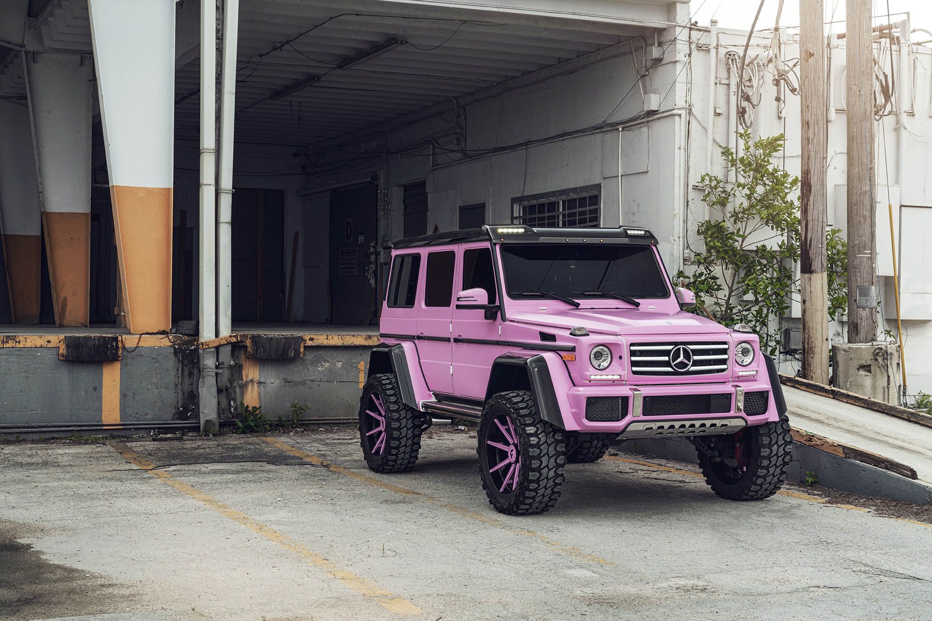 forgiato-pink4x4-gwagon-gambe-2 copy Barbie Leaves Ken For A Gangsta, Buys Big Benz