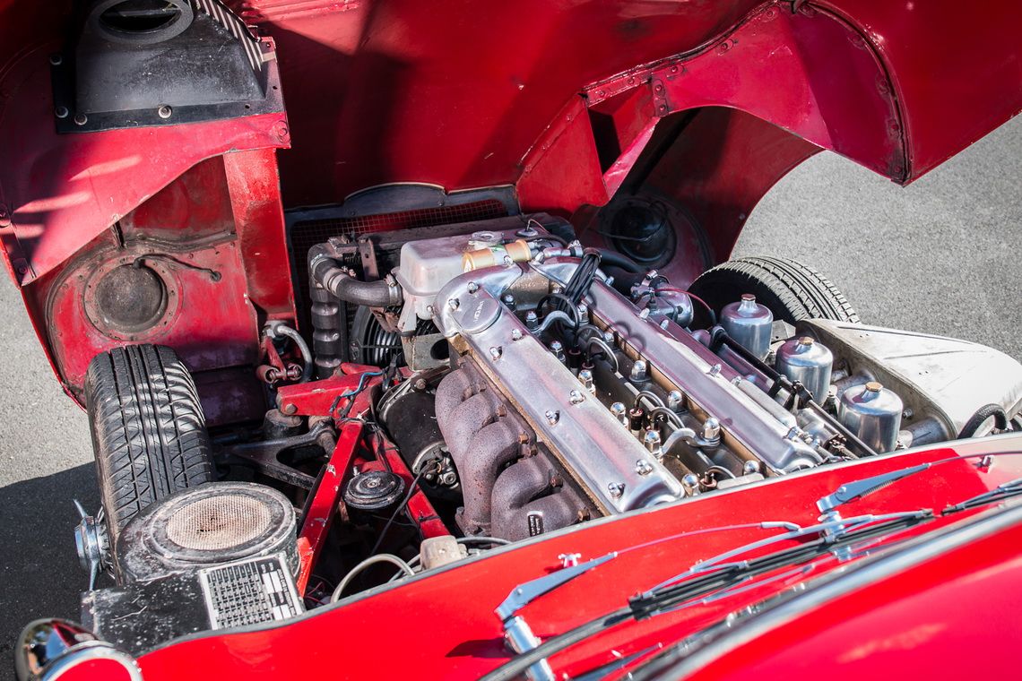 jaguar-e-type-100th-flat-floor-auction-12 Rare Jaguar E-Type ‘Flat Floor’ Could Fetch Over $136,000