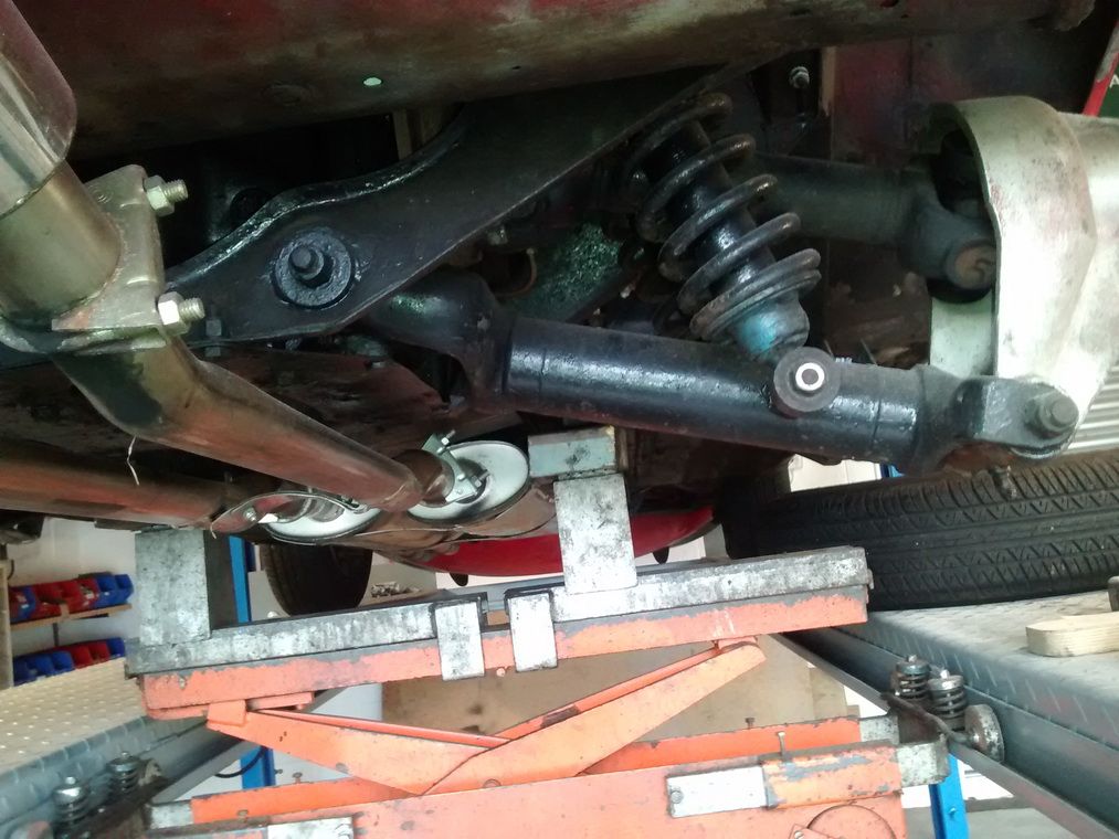 jaguar-e-type-100th-flat-floor-auction-21 Rare Jaguar E-Type ‘Flat Floor’ Could Fetch Over $136,000