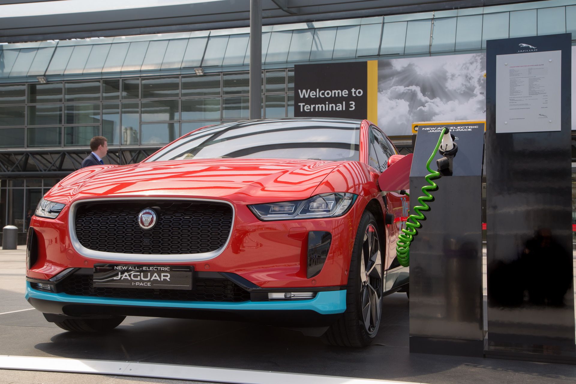 jaguar-i-pace-fleet-heathrow-4 Jaguar I-PACE To Be Featured In Luxury EV Chauffeur Service At London Heathrow