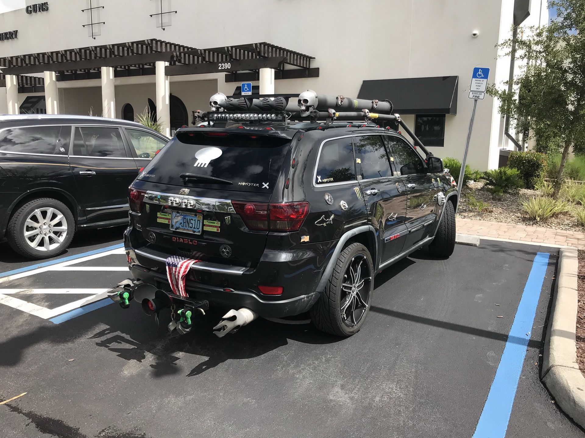 jeep-grand-cherokee-skulls-mods-3 Jeep Owner Goes A Little Overboard With Skulls Theme Mod