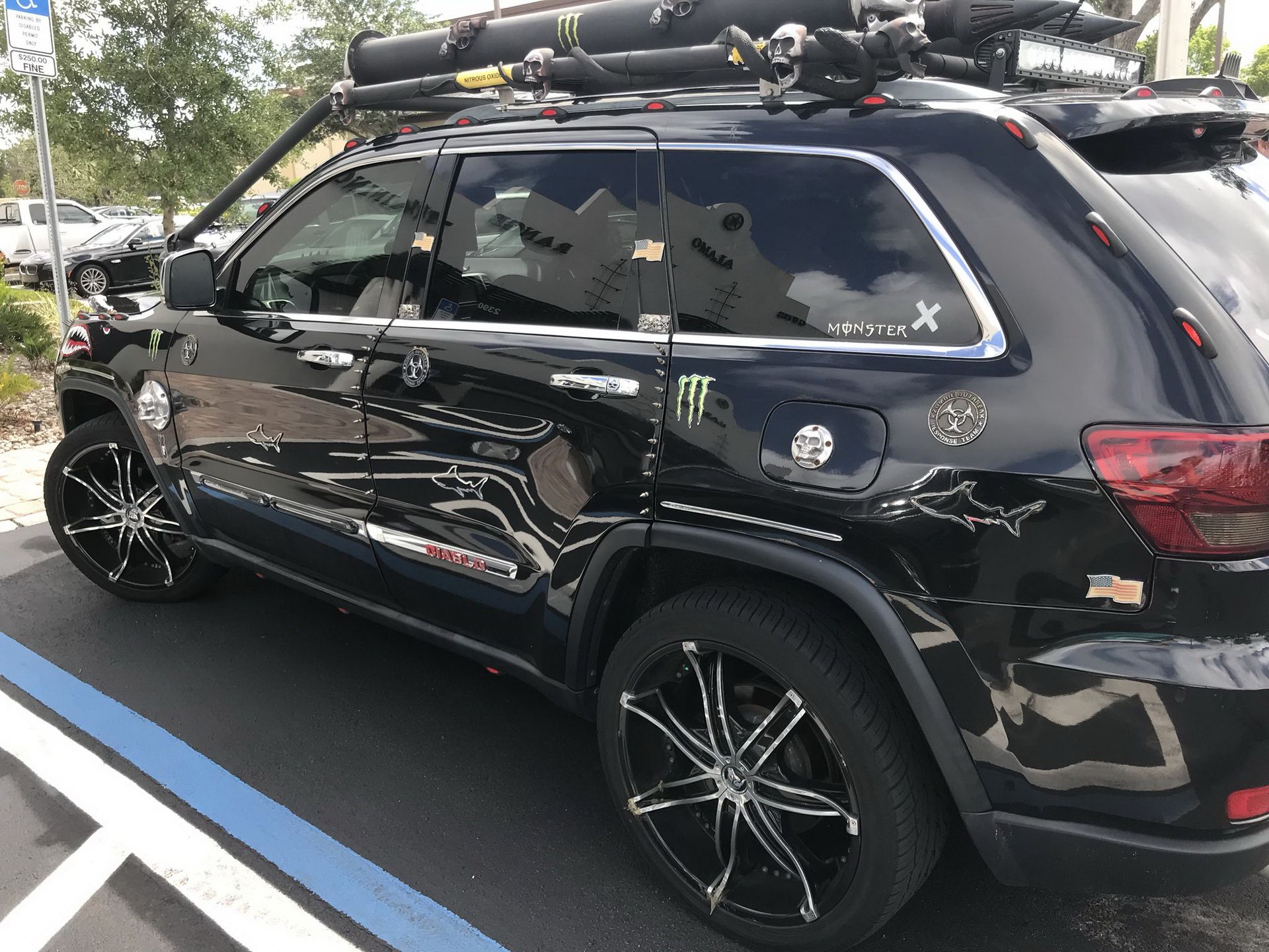 jeep-grand-cherokee-skulls-mods-4 Jeep Owner Goes A Little Overboard With Skulls Theme Mod