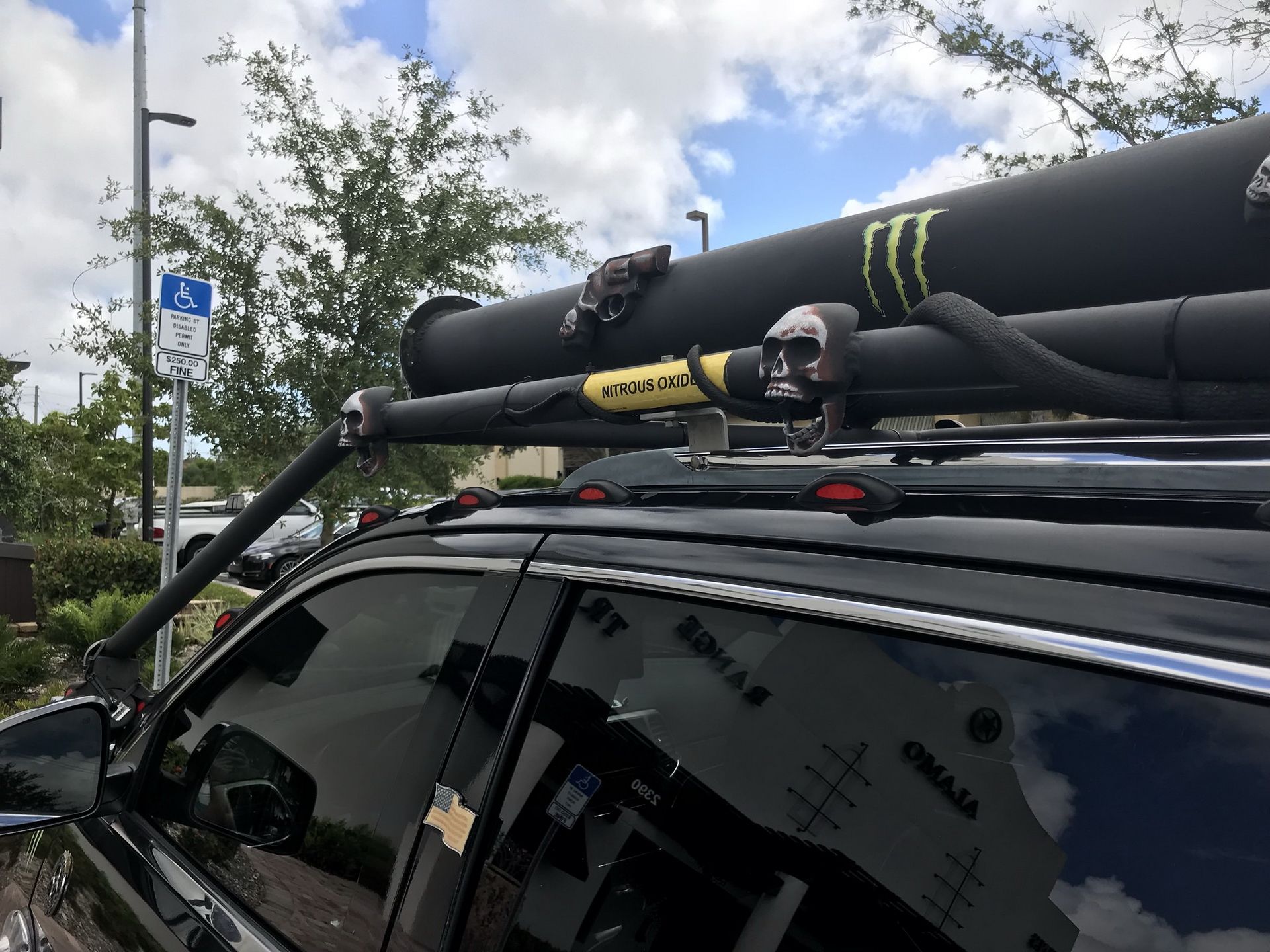 jeep-grand-cherokee-skulls-mods-5 Jeep Owner Goes A Little Overboard With Skulls Theme Mod