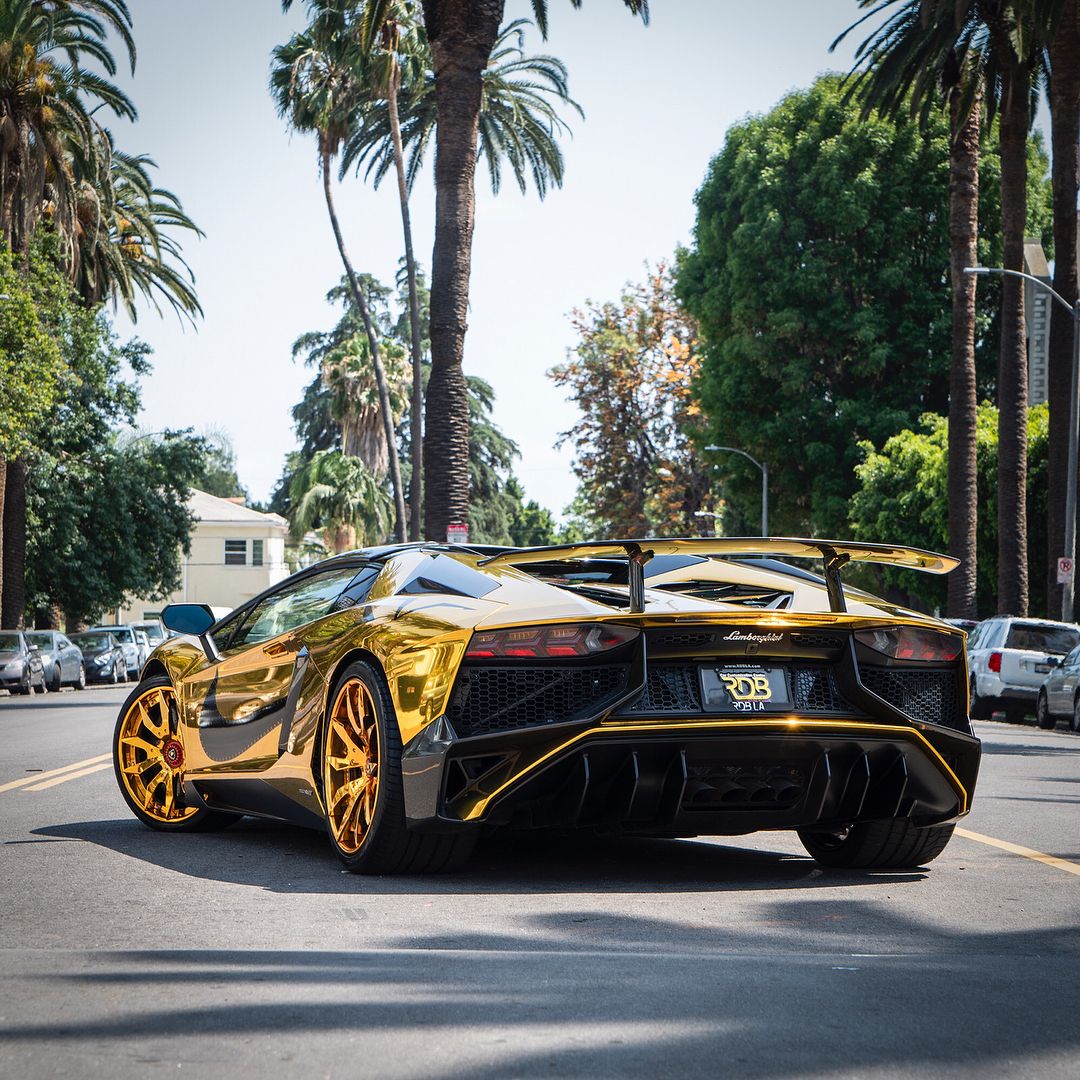 lamborghini-aventador-sv-roadster-chris-brown-forgiato-3 Chris Brown’s Aventador SV Roadster Shines With Gold Chrome Wrap, Forgiato Wheels