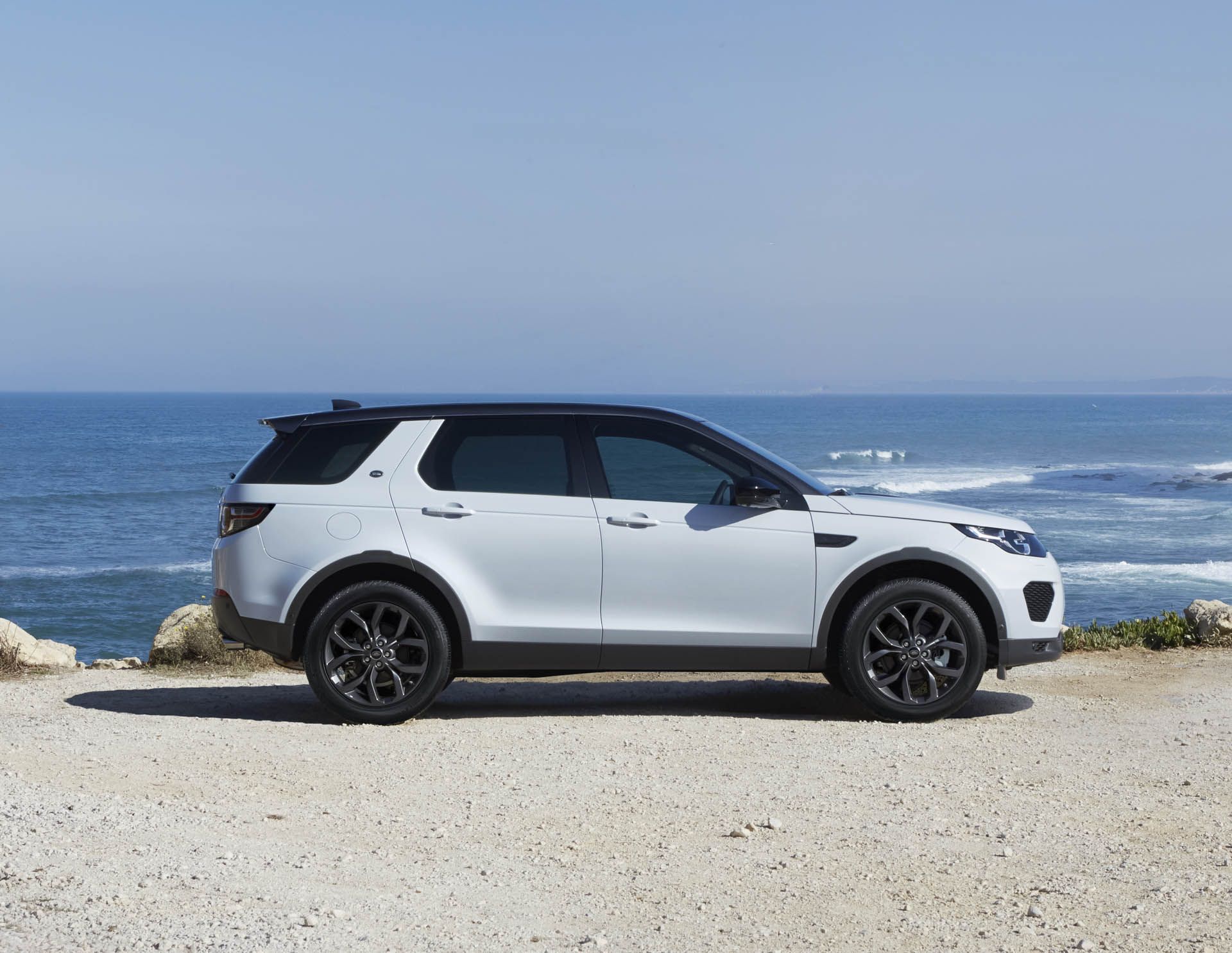 land-rover-discovery-sport-landmark-04 Landmark Edition Toasts The Success Of The Land Rover Discovery Sport