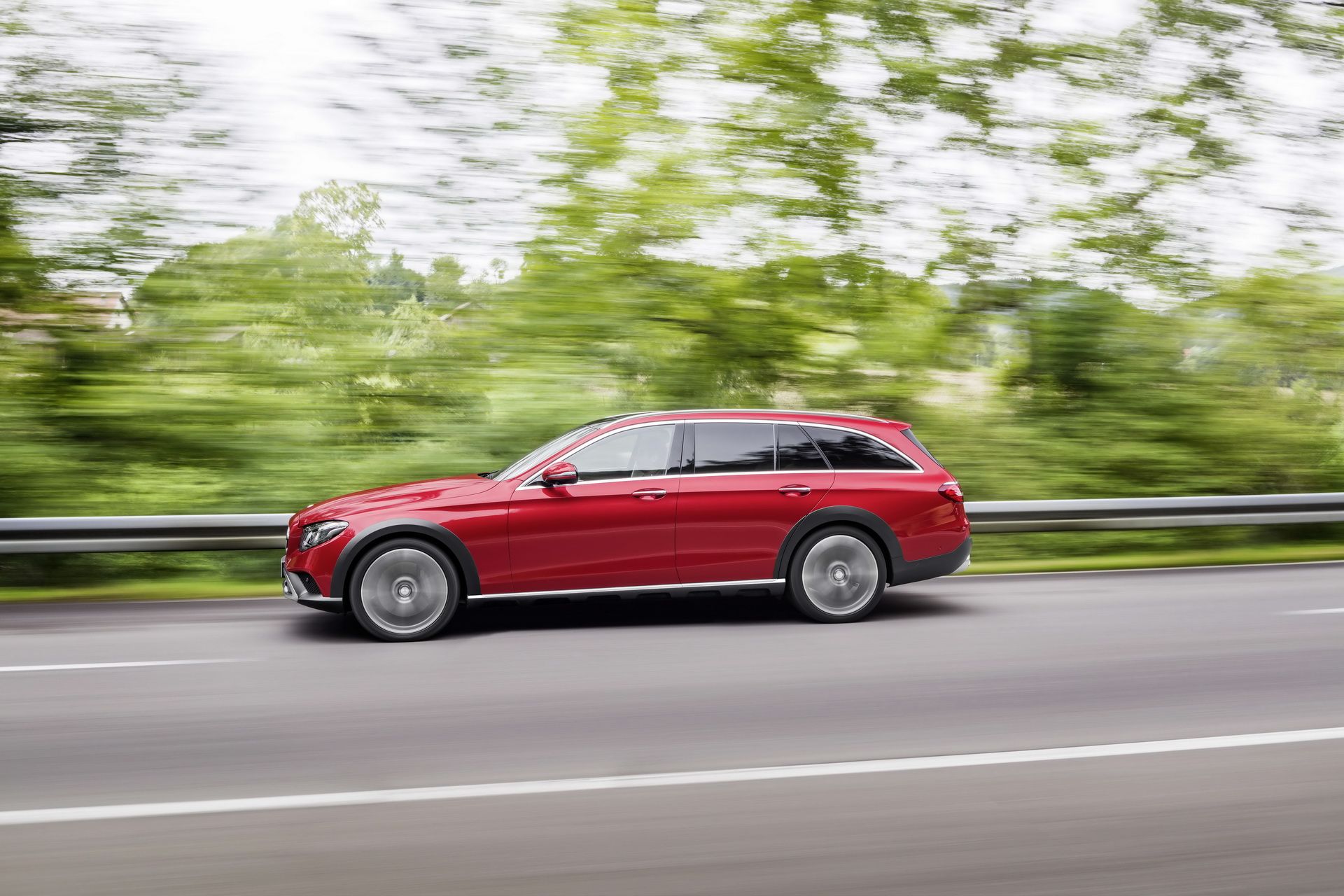 mercedes-benz-e-class-all-terrain-16 Mercedes-Benz C-Class All-Terrain Rumored, Might Debut In 2022