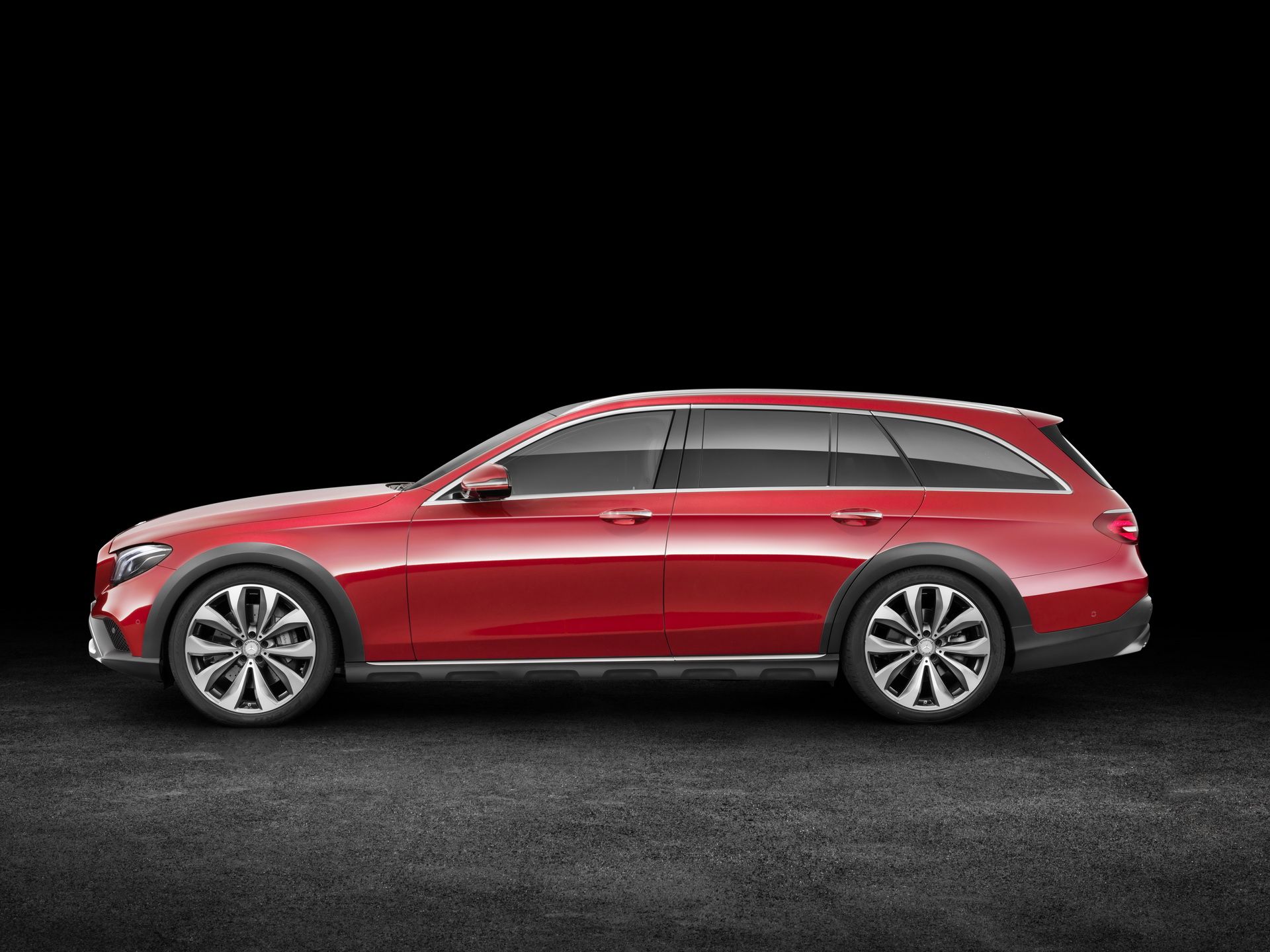 mercedes-benz-e-class-all-terrain-25 Mercedes-Benz C-Class All-Terrain Rumored, Might Debut In 2022