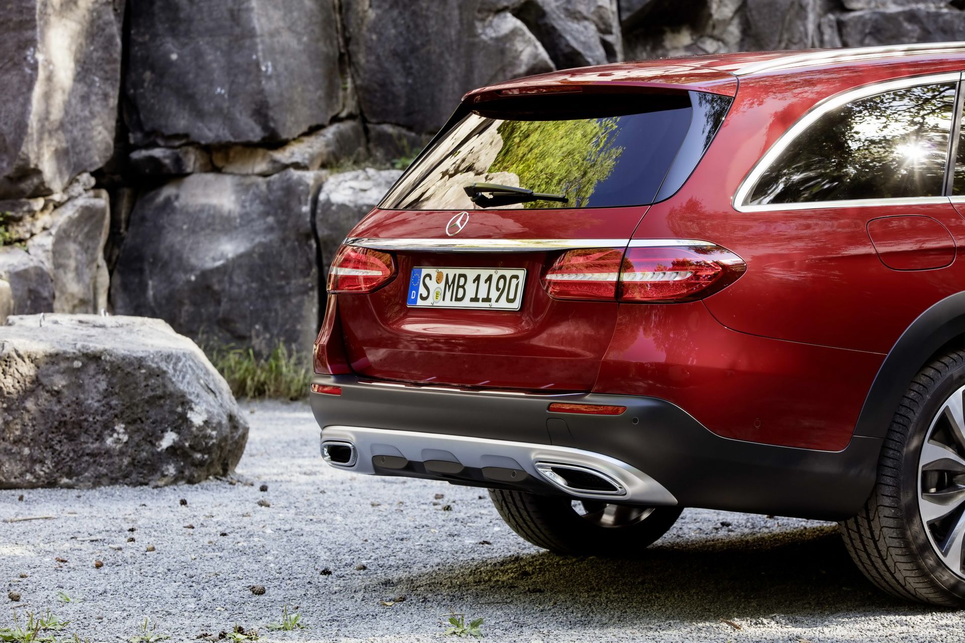 mercedes-benz-e-class-all-terrain-6 Mercedes-Benz C-Class All-Terrain Rumored, Might Debut In 2022