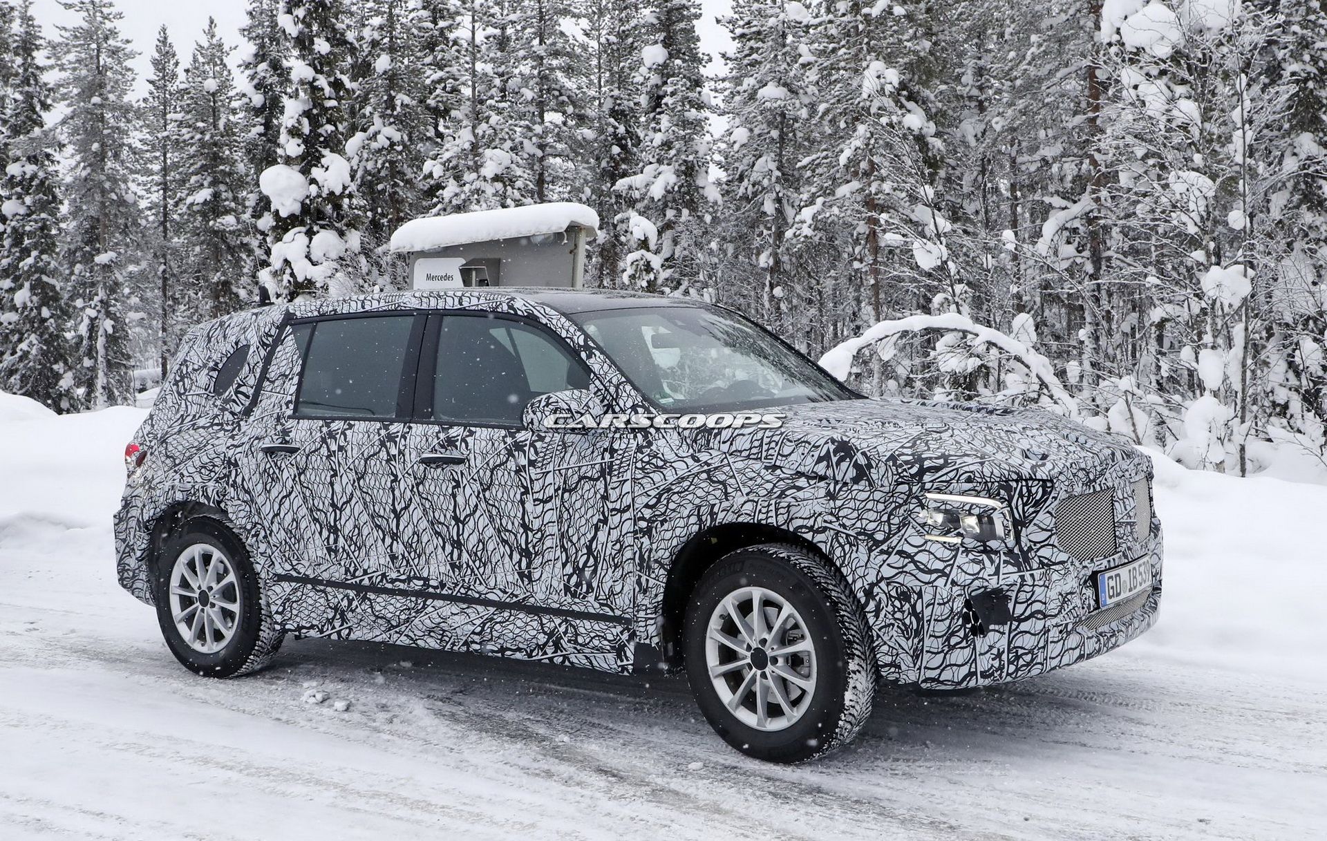 mercedes-benz-glb-1 Mercedes-Benz GLB Shown To US Dealers, Will Arrive In Showrooms Next Year