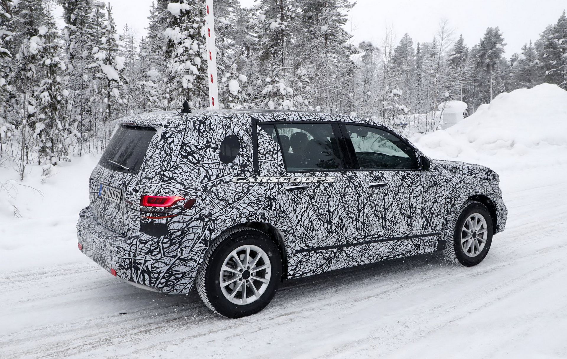 mercedes-benz-glb-3 Mercedes-Benz GLB Shown To US Dealers, Will Arrive In Showrooms Next Year