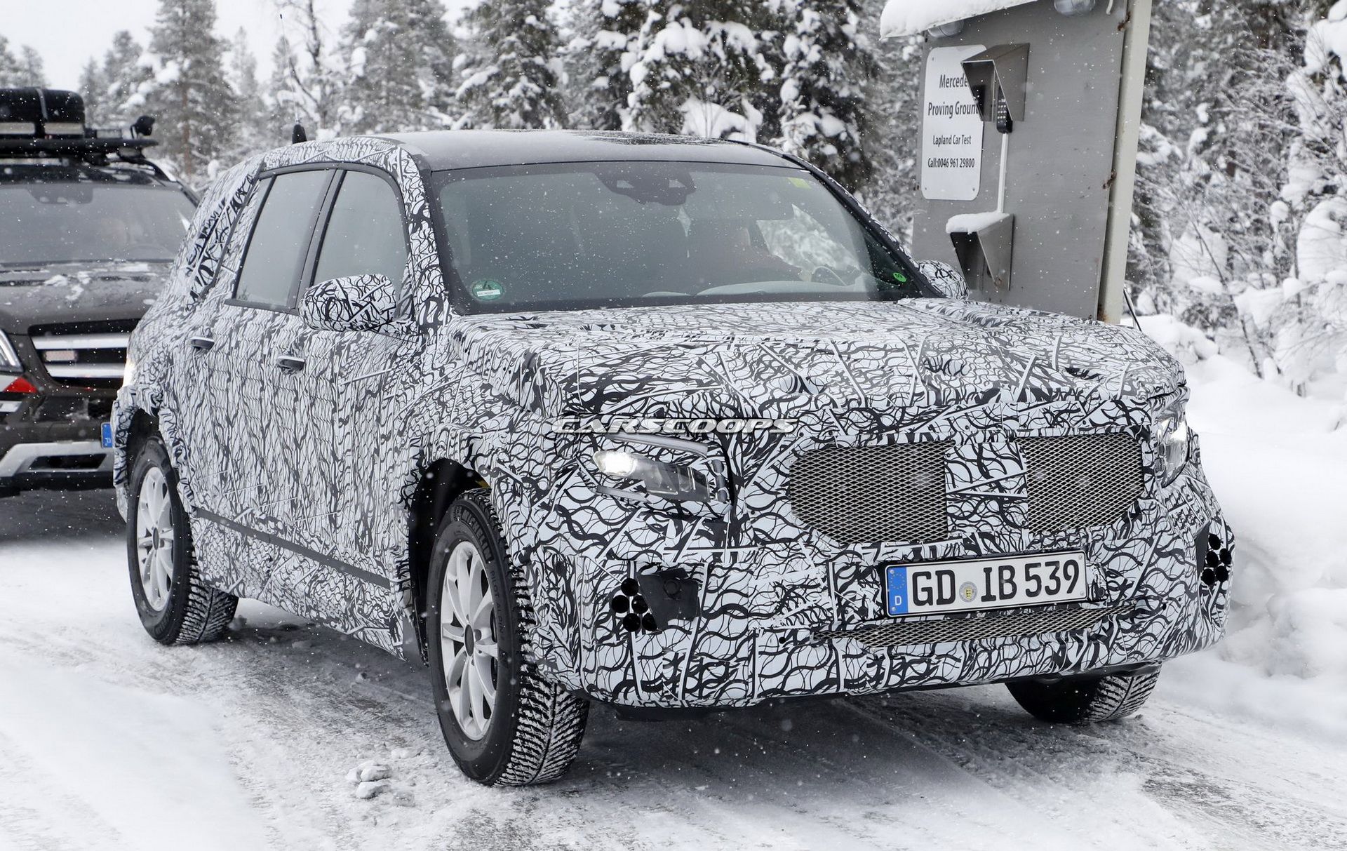 mercedes-benz-glb-4 Mercedes-Benz GLB Shown To US Dealers, Will Arrive In Showrooms Next Year