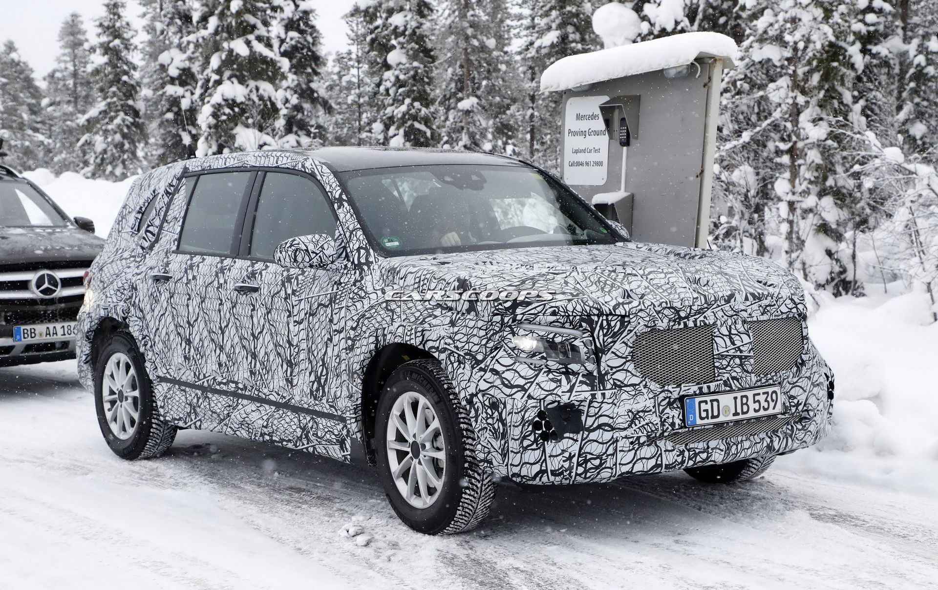 mercedes-benz-glb-5 Mercedes-Benz GLB Shown To US Dealers, Will Arrive In Showrooms Next Year