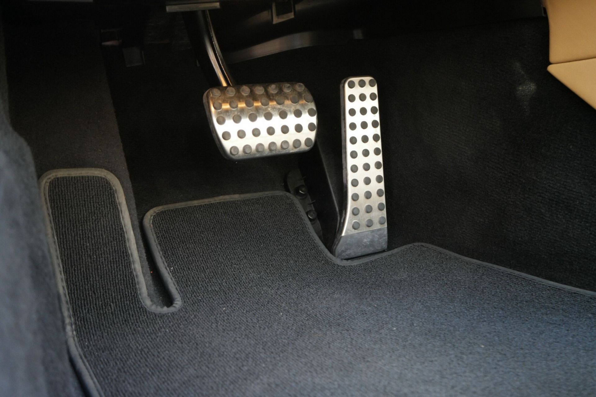 mercedes-sls-roadster-auction-bat-20 Used Mercedes SLS AMG Roadster Is Perfect For Posh Hoonigans