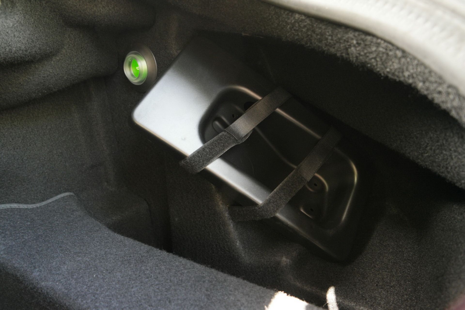 mercedes-sls-roadster-auction-bat-23 Used Mercedes SLS AMG Roadster Is Perfect For Posh Hoonigans