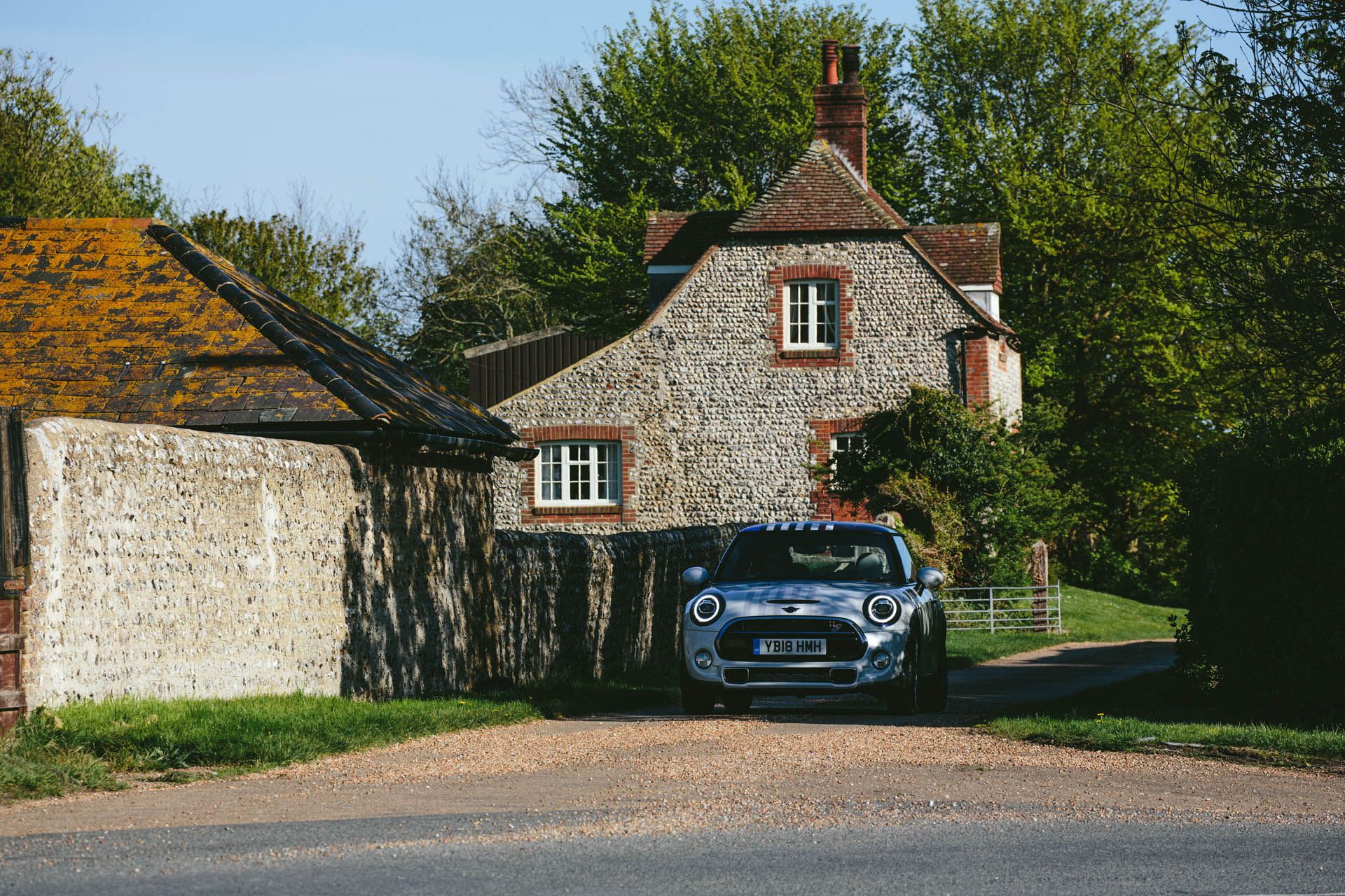 mini-royal-wedding-10 Mini Makes A Royal Hatch For The Royal Wedding