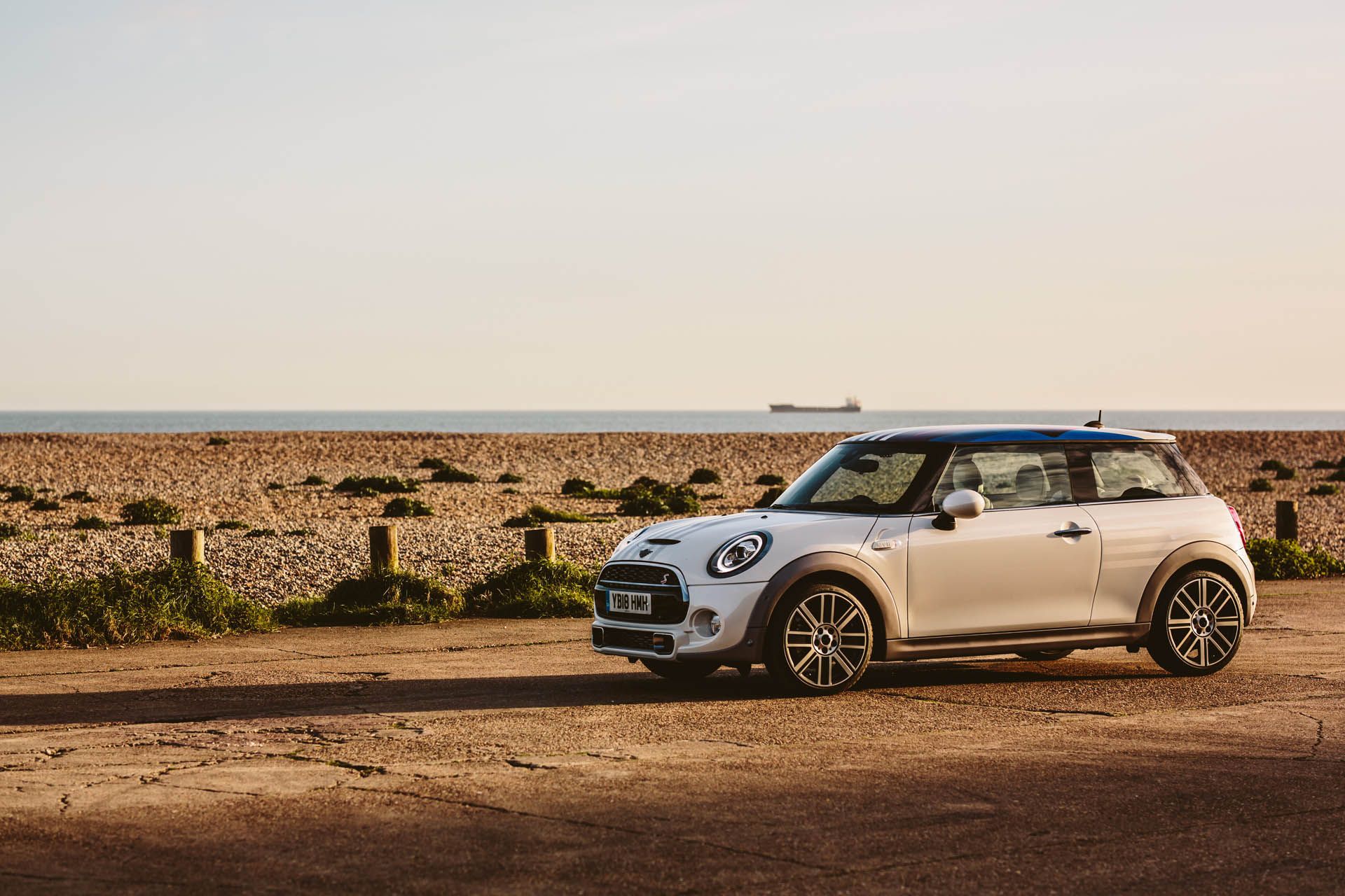 mini-royal-wedding-16 Mini Makes A Royal Hatch For The Royal Wedding