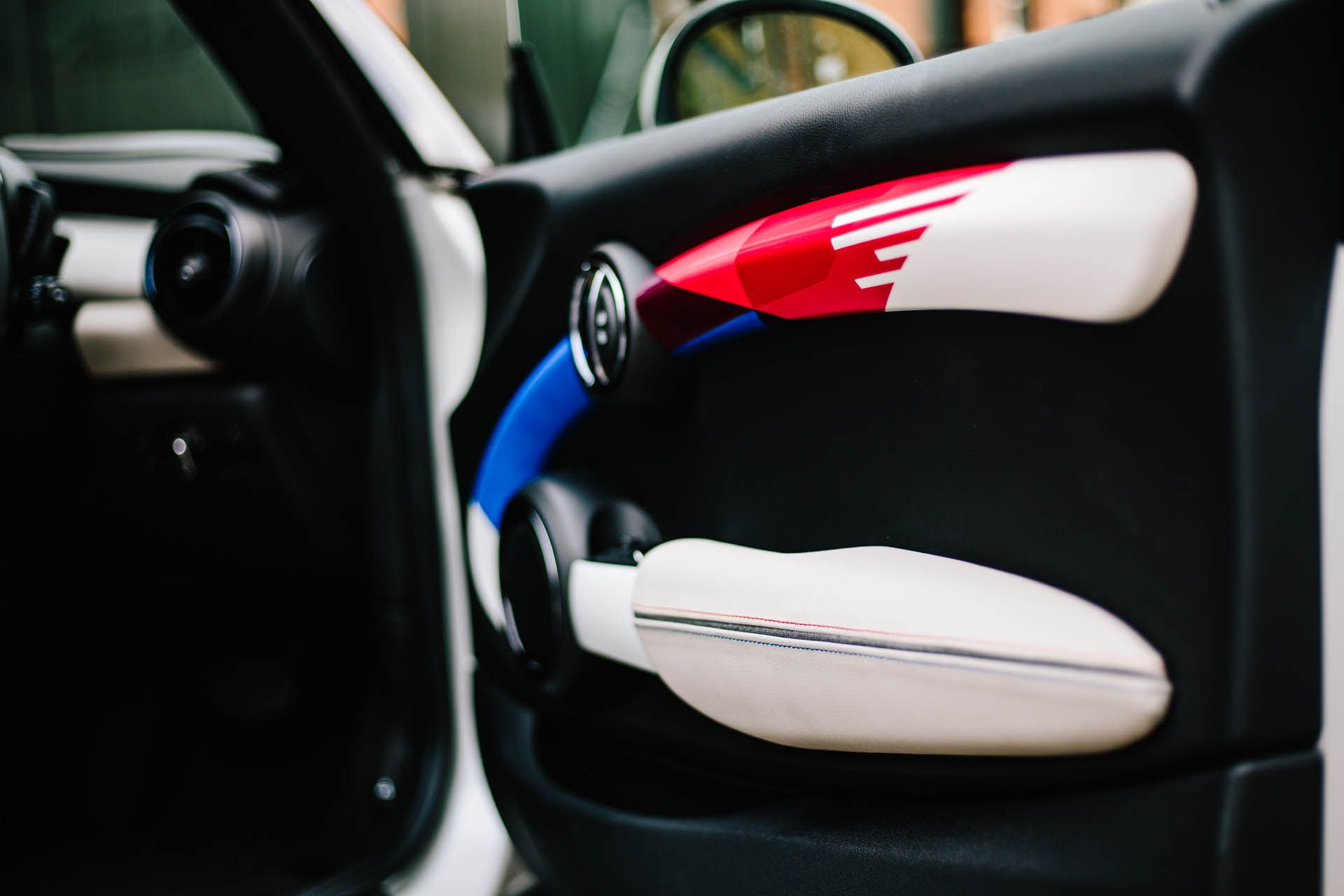 mini-royal-wedding-32 Mini Makes A Royal Hatch For The Royal Wedding