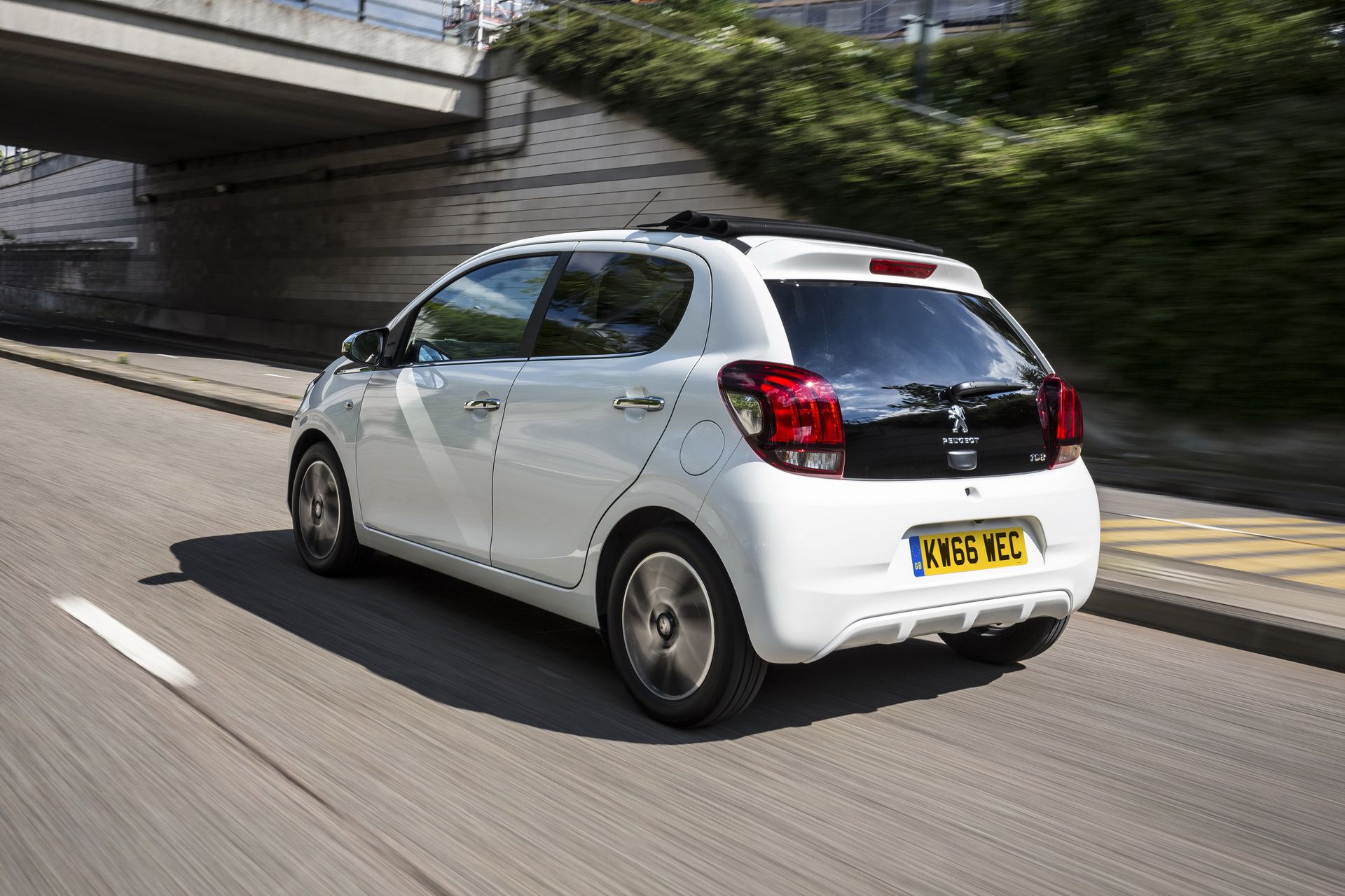 peugeot-108-5 Peugeot 108 Gets New Colors And Trims, Starts From £9,225 In UK