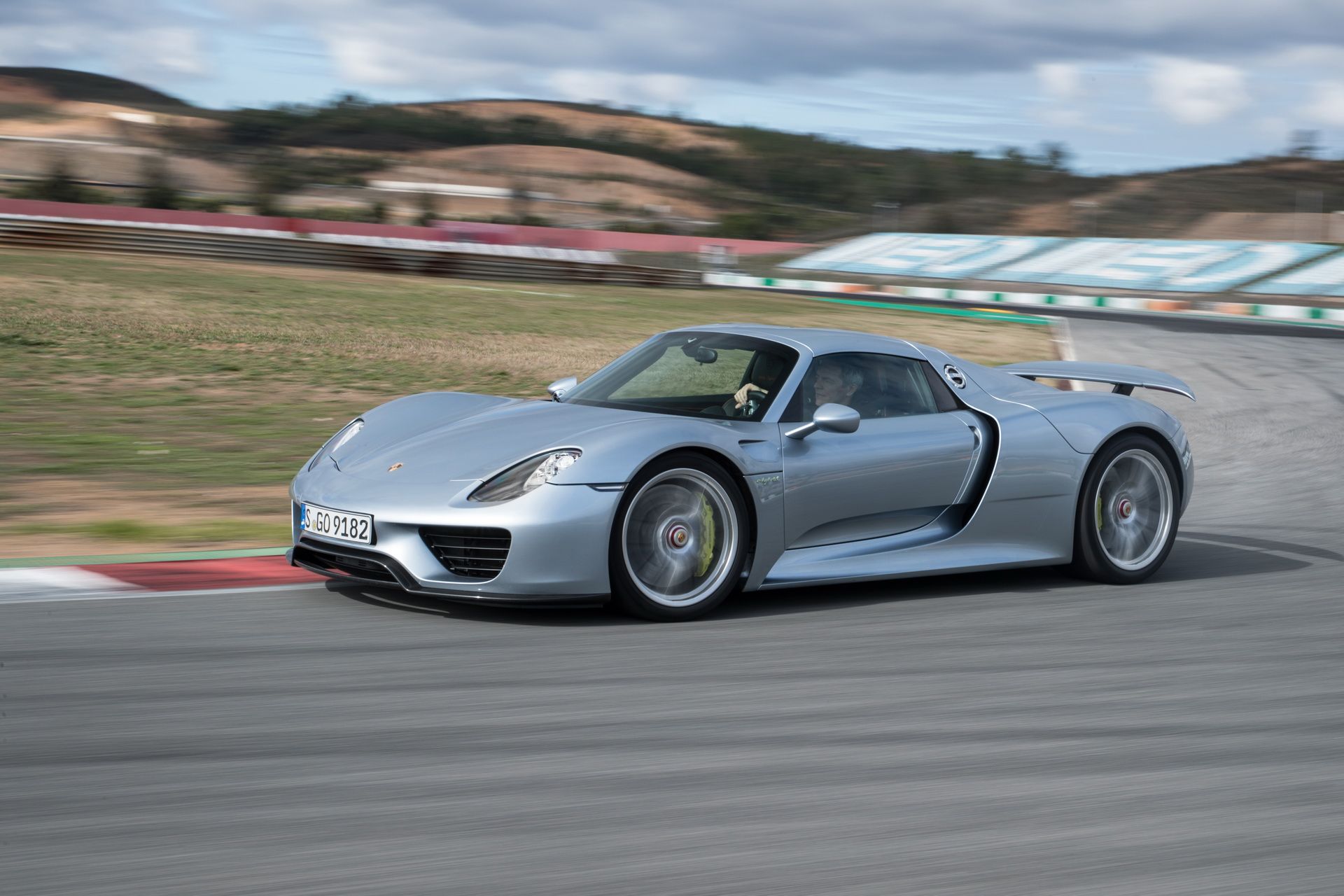 porsche-918-spyder-1 Porsche 918 Spyder Recalled In USA For Suspension Issue