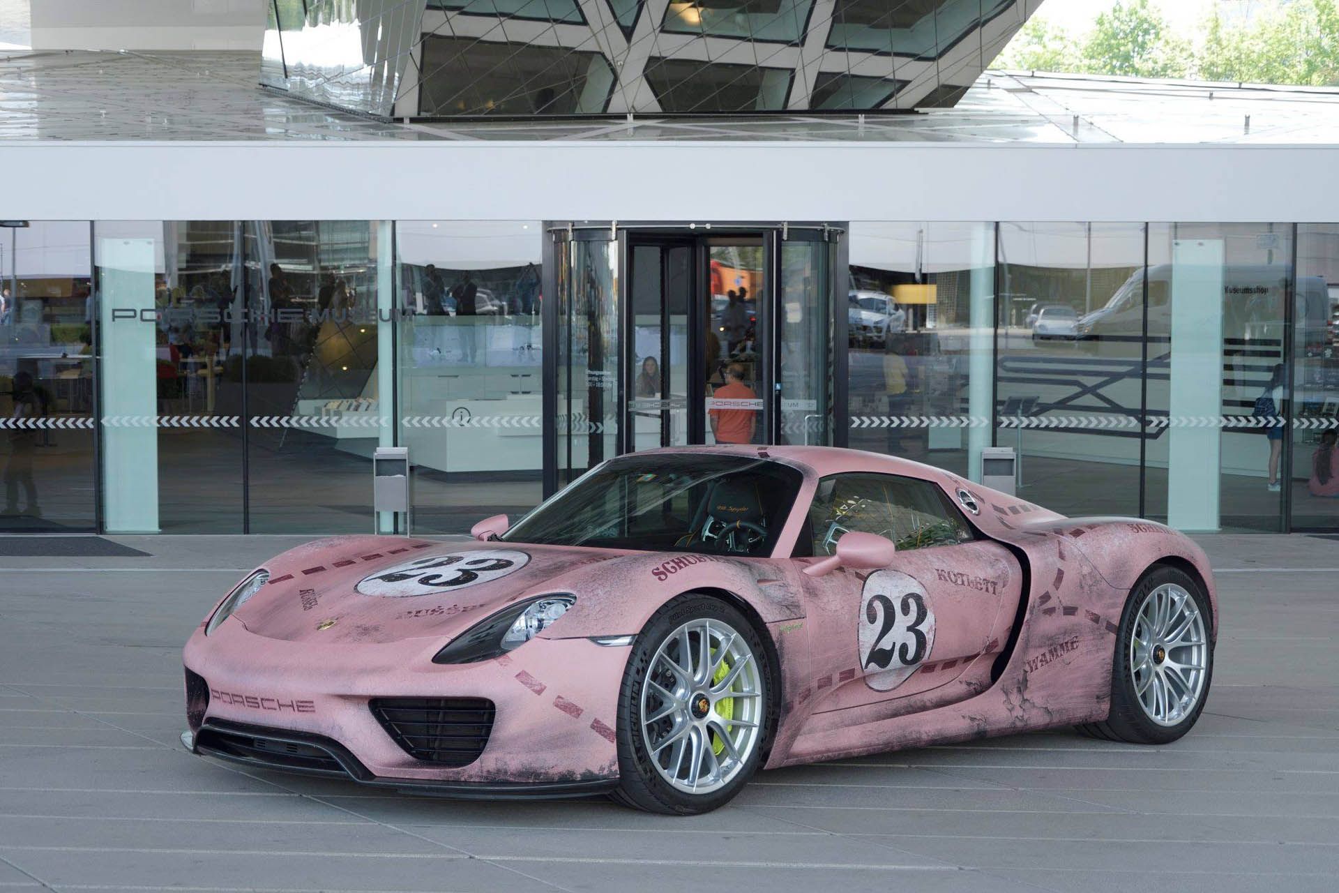 porsche-918-spyder-pink-pig-01 Porsche 918 Spyder Looks Pretty In Pink Pig Throwback Livery