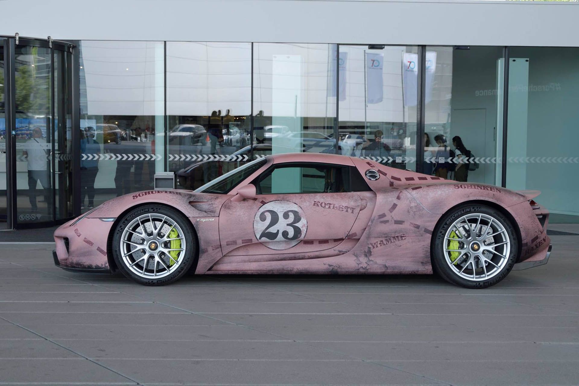 porsche-918-spyder-pink-pig-04 Porsche 918 Spyder Looks Pretty In Pink Pig Throwback Livery