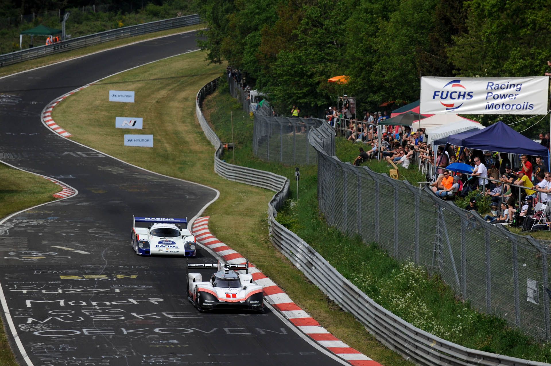 porsche-919-956-nurburgring-08 Watch The Porsche 919 And 956 Lap The Nurburgring In Tandem