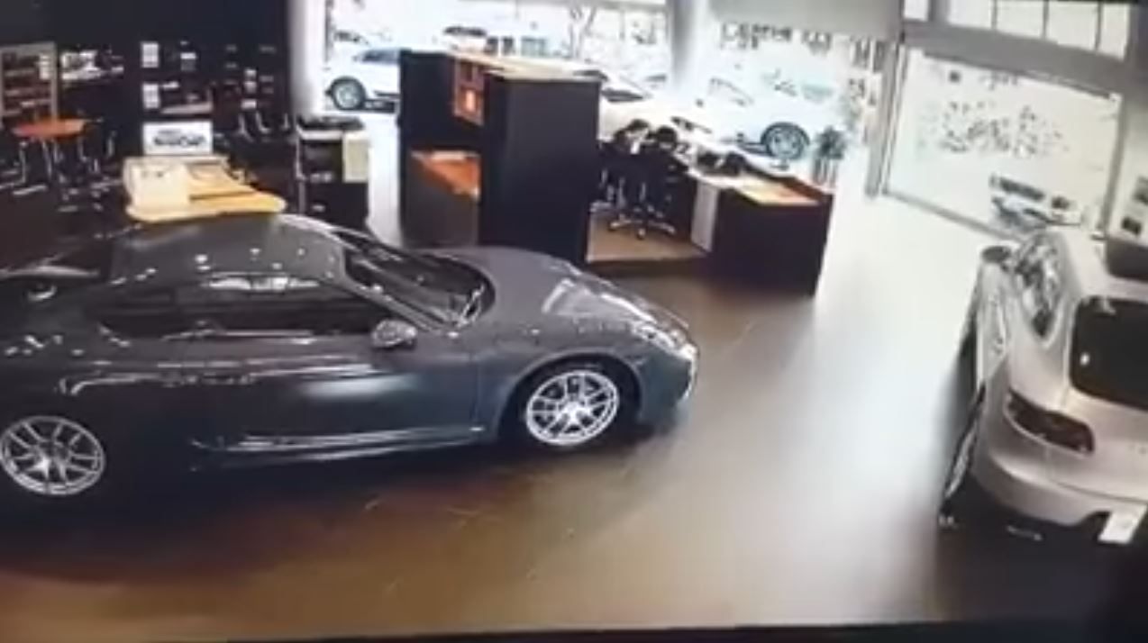 porsche-cayenne-man-smashes-into-dealer-1 Disgruntled Owner Smashes Cayenne Through Porsche Dealership After Not Getting Optional Extras