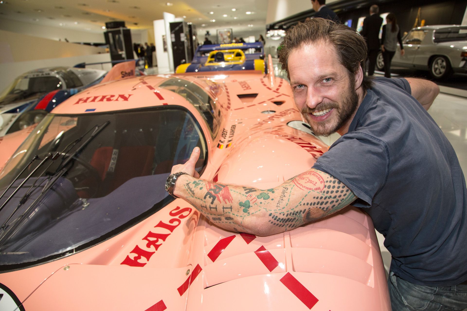 rainer_klutsch_cook_917_20_sau_year_of_construction_1971_porsche_museum_2015_porsche_ag Porsche 918 Spyder Looks Pretty In Pink Pig Throwback Livery