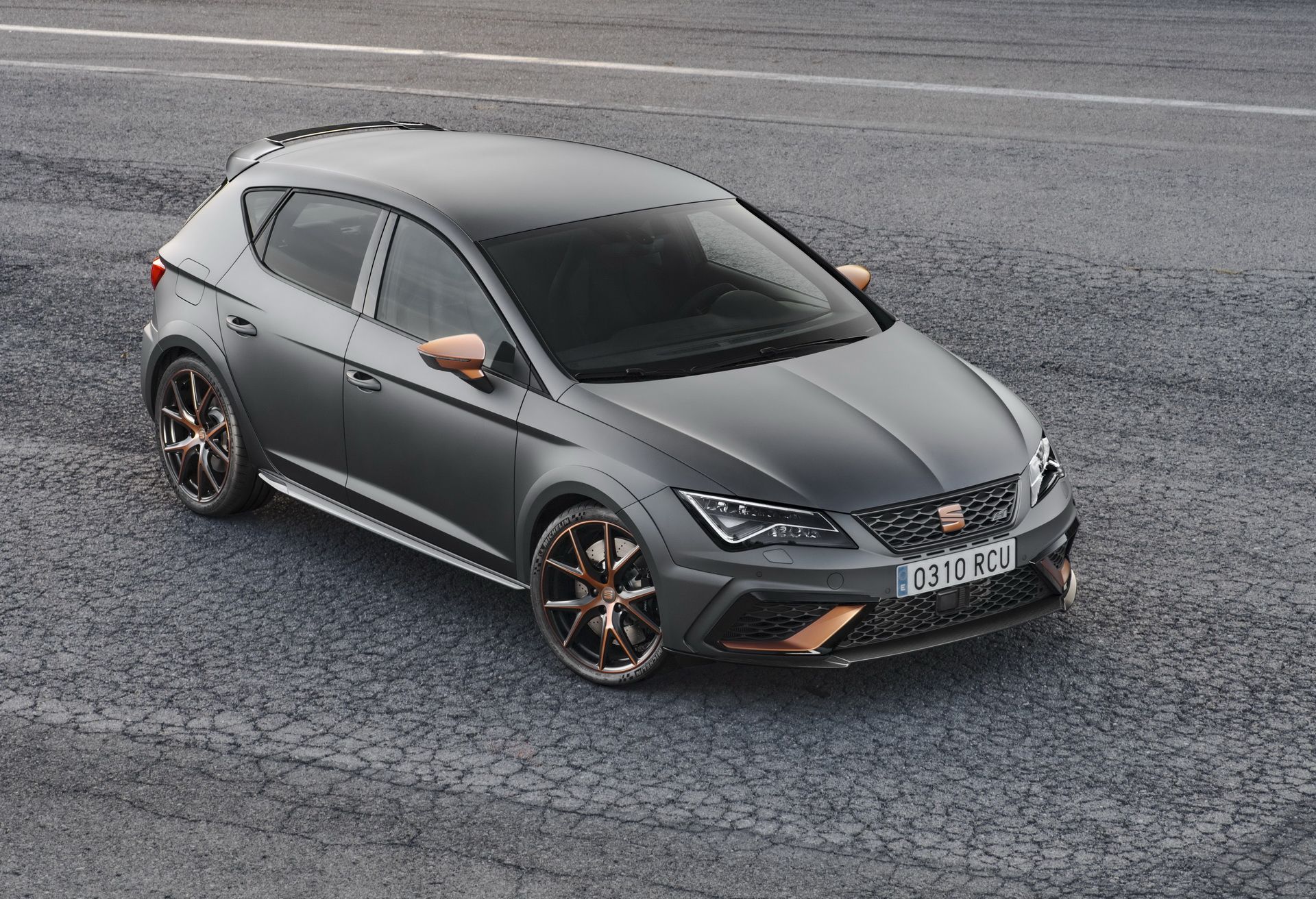 seat-leon-cupra-r-2 Next SEAT Leon Allegedly Getting Longer Wheelbase, Amazon Alexa And Digital Cockpit