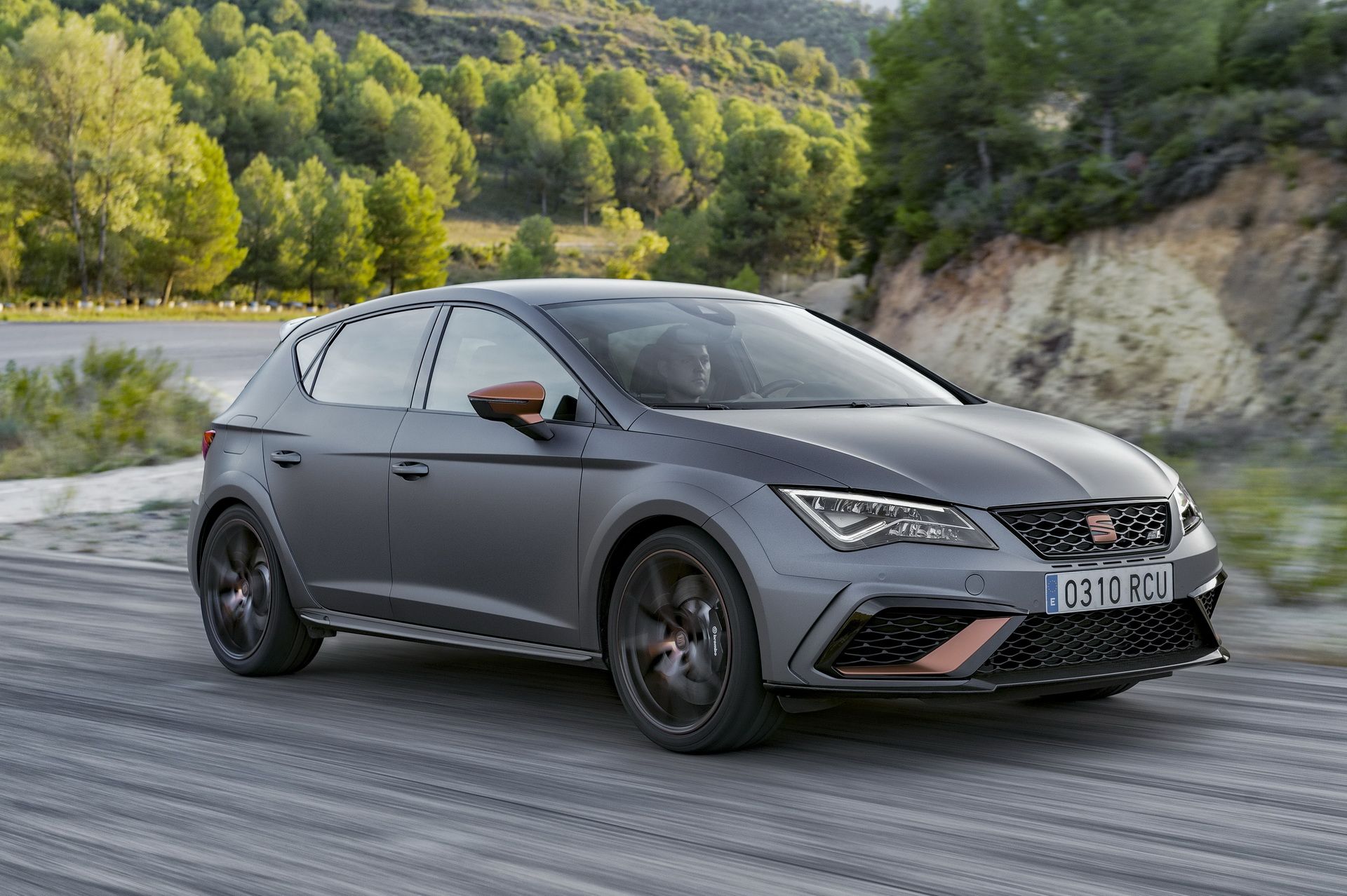 seat-leon-cupra-r-5 Next SEAT Leon Allegedly Getting Longer Wheelbase, Amazon Alexa And Digital Cockpit