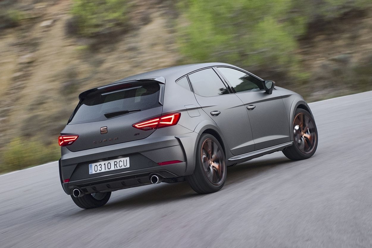 seat-leon-cupra-r-6 Next SEAT Leon Allegedly Getting Longer Wheelbase, Amazon Alexa And Digital Cockpit