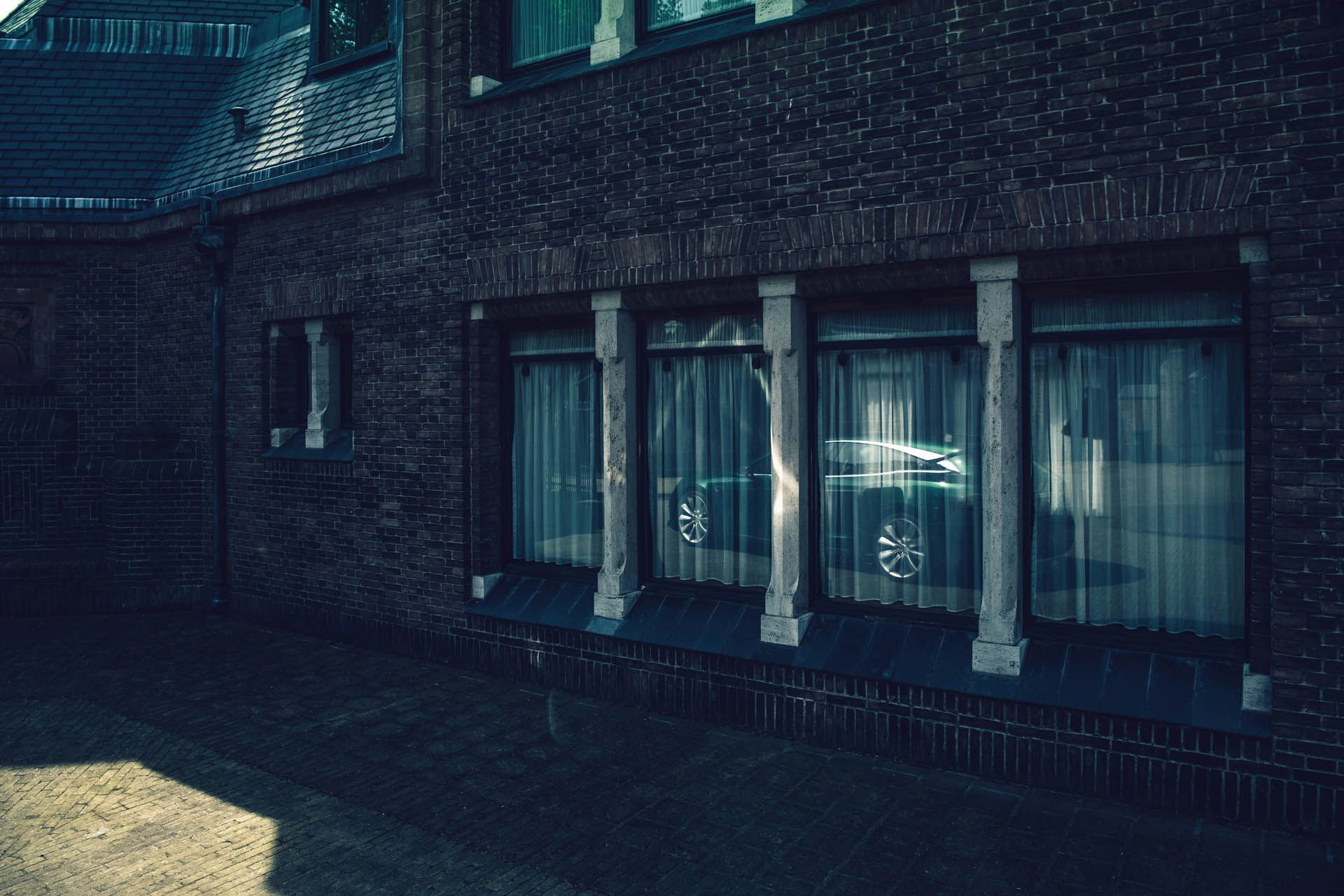 tesla-model-s-shooting-brake-remetzcar-07 Tesla Model S Shooting Brake Is Ready To Start Wagon Its Tail