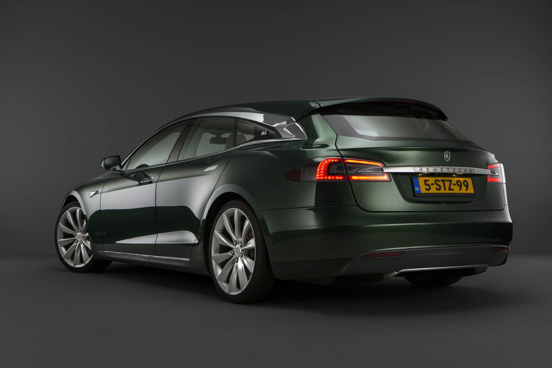 tesla-model-s-shooting-brake-remetzcar-46 Tesla Model S Shooting Brake Is Ready To Start Wagon Its Tail