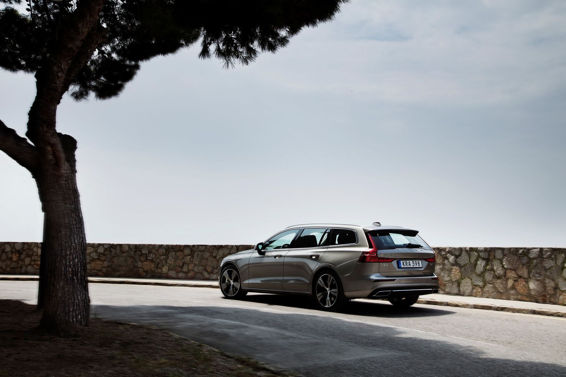 volvo-v60-uk-pricing-specs-1 All-New Volvo V60 Priced From £31,810 In UK, Deliveries Late Q3 2018