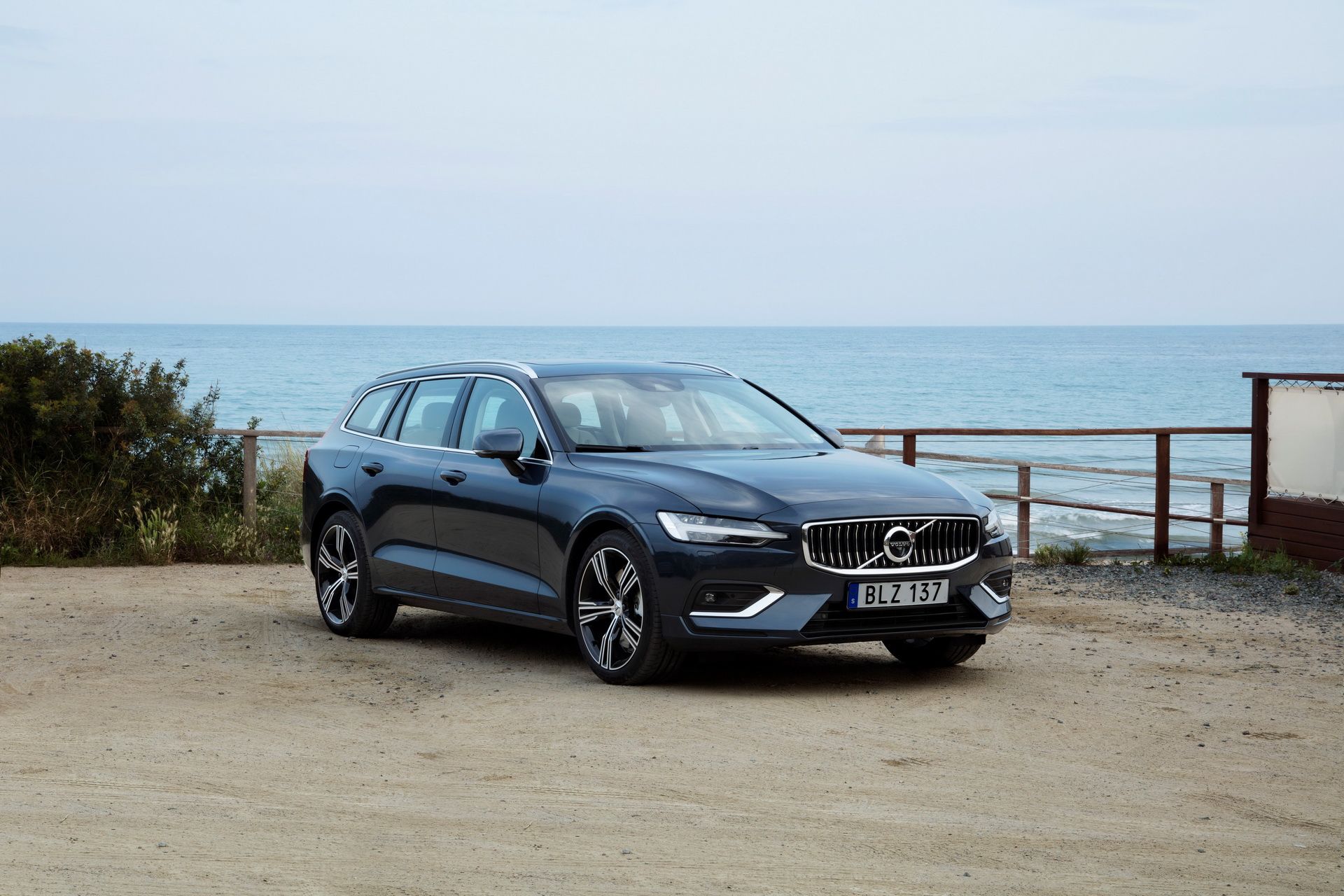 volvo-v60-uk-pricing-specs-2 All-New Volvo V60 Priced From £31,810 In UK, Deliveries Late Q3 2018