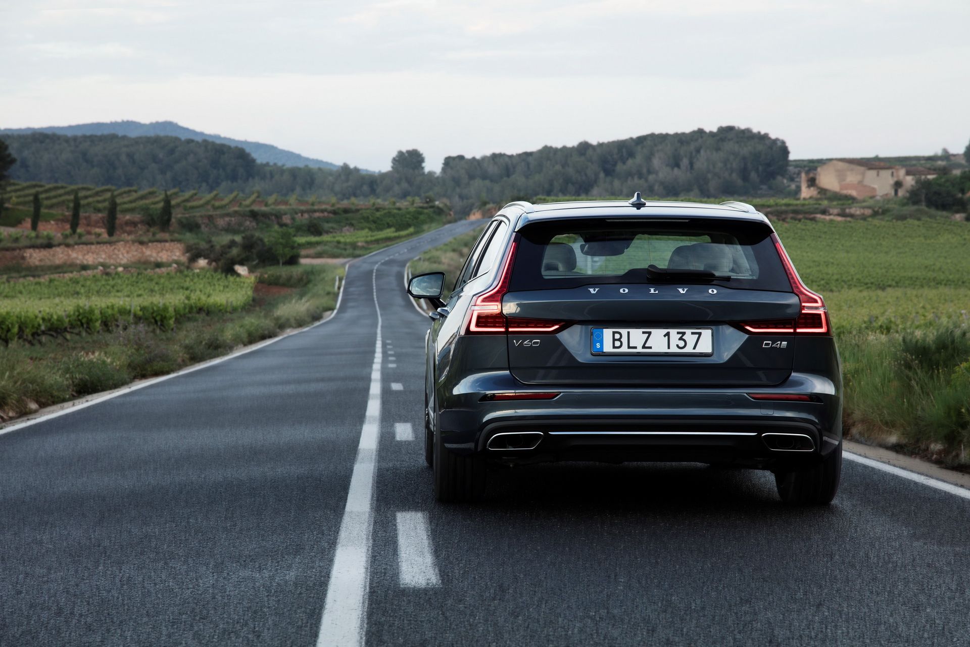 volvo-v60-uk-pricing-specs-5 All-New Volvo V60 Priced From £31,810 In UK, Deliveries Late Q3 2018