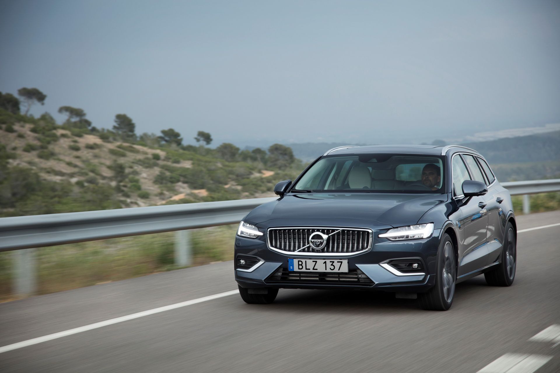 volvo-v60-uk-pricing-specs-7 All-New Volvo V60 Priced From £31,810 In UK, Deliveries Late Q3 2018