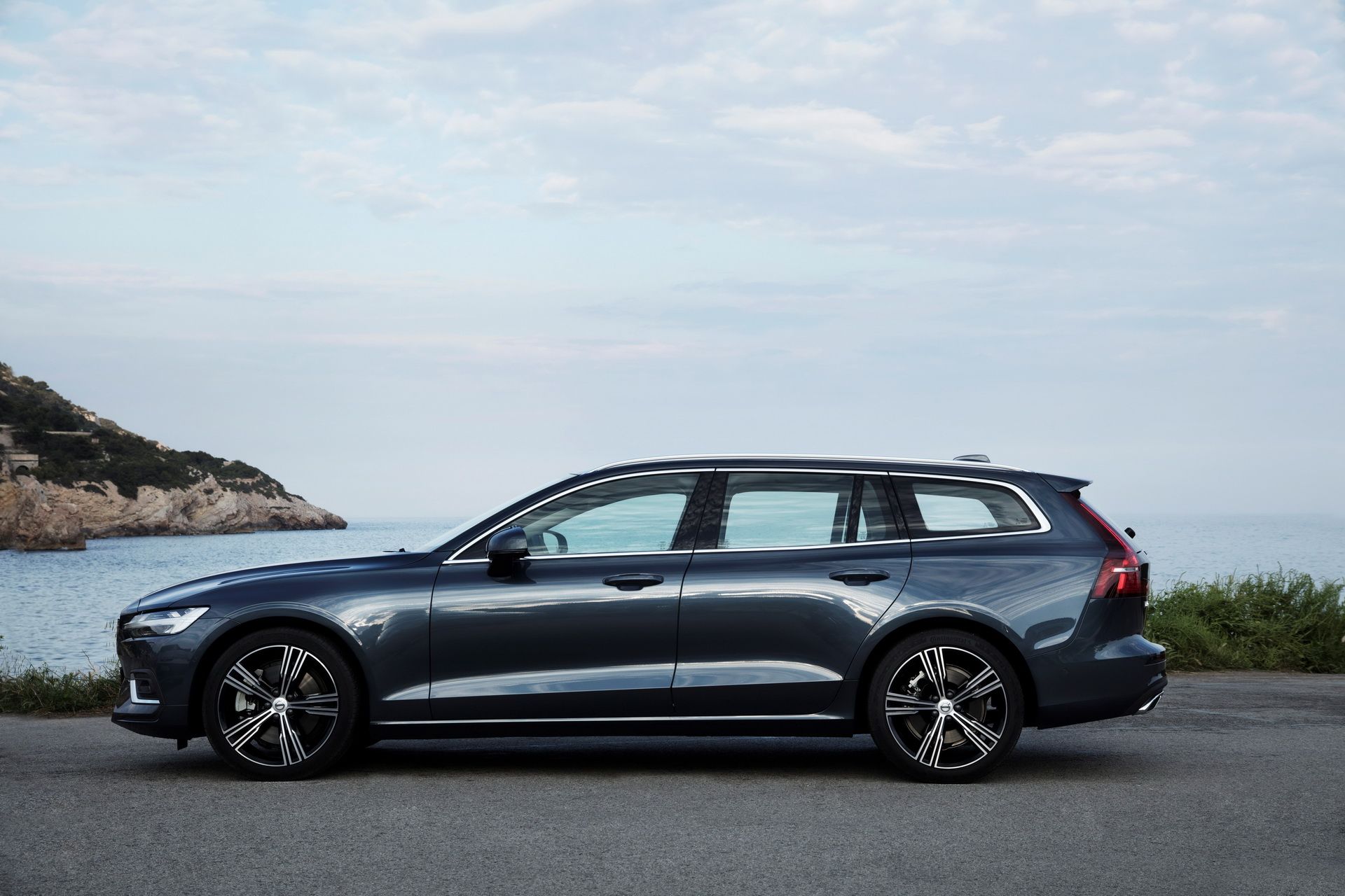 volvo-v60-uk-pricing-specs-8 All-New Volvo V60 Priced From £31,810 In UK, Deliveries Late Q3 2018