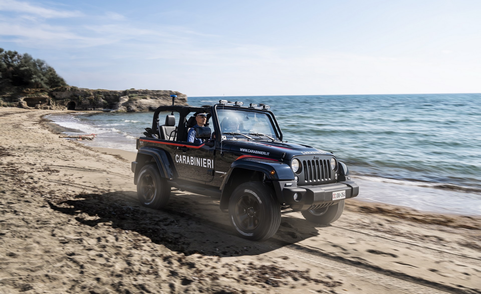 Jeep-Wrangler-Carabinieri-15 Italy’s Carabinieri Has A Cool New Jeep Wrangler JK For Patrolling Beaches This Summer