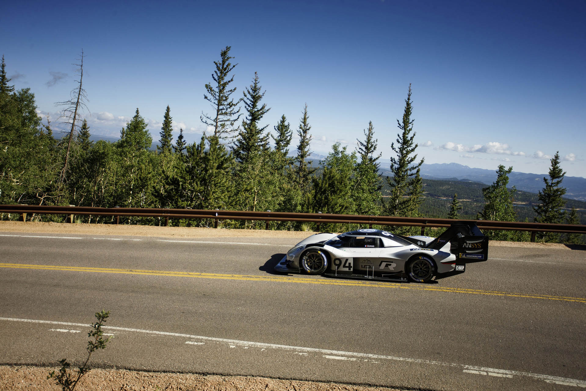 vw-id-r-pikes-peak-record-14 Volkswagen ID R Shatters The Pikes Peak Record At 7:57.148