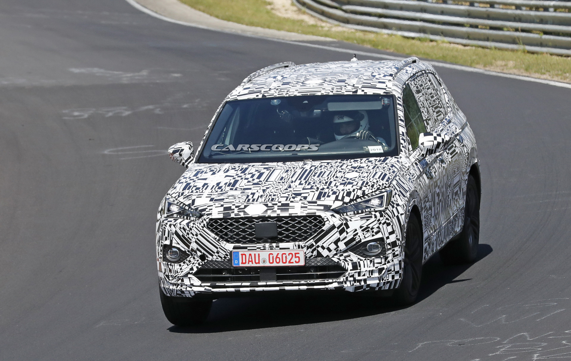 seat-tarraco-prototype-spied-ring-10 Seat Tarraco Begins Track Testing Wearing Production Headlights And Taillights