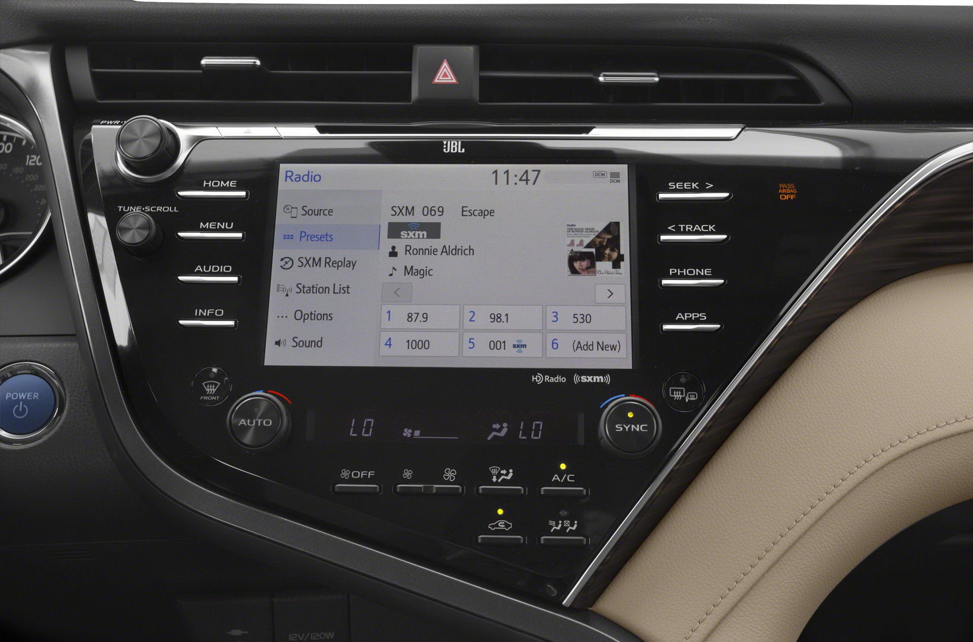 2018-toyota-camry-hybrid-14 Toyota Camry Is Coming Back To Europe With Hybrid Powertrain