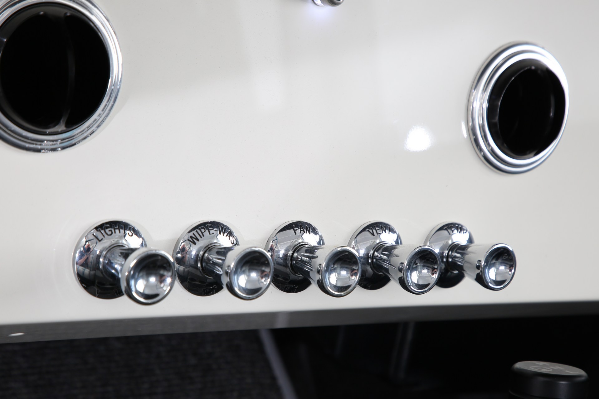 Icon-Ford-Bronco-Old-School-11 Why Wait For An All-New Ford Bronco When You Get Icon’s Old School BR