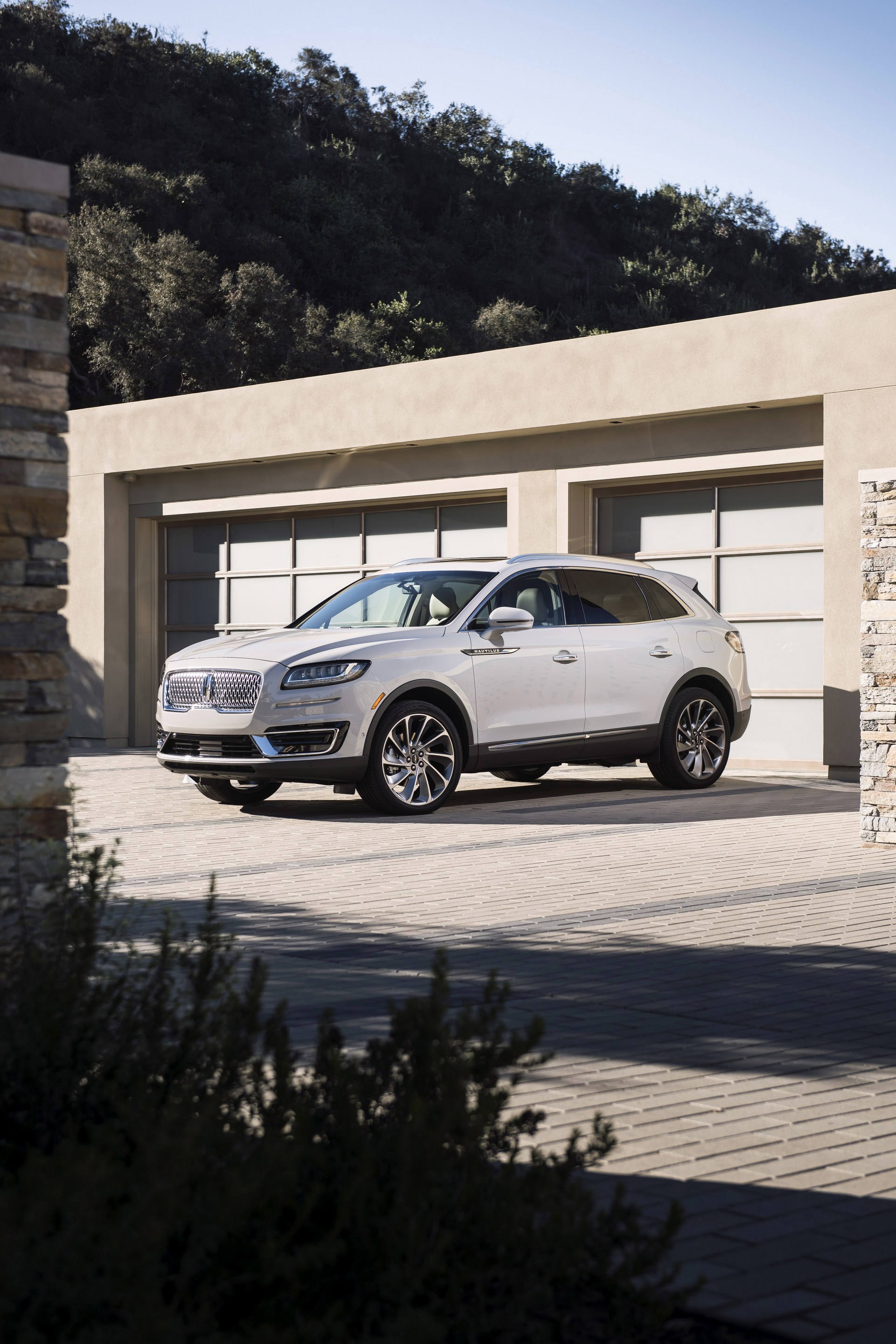 Lincoln-Nautilus-32 2019 Lincoln Nautilus Configurator Launched, Pricing Starts At $40,340