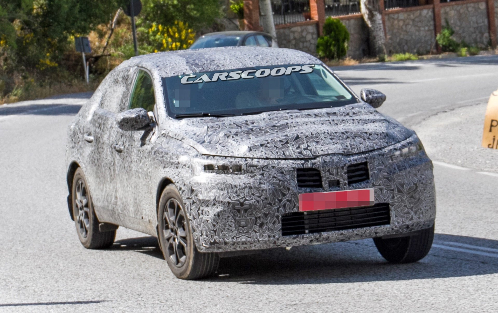 Renault-Captur-Coupe-03 Renault Captur Coupe Spied: Your Budget BMW X6 For The Masses Is On The Way