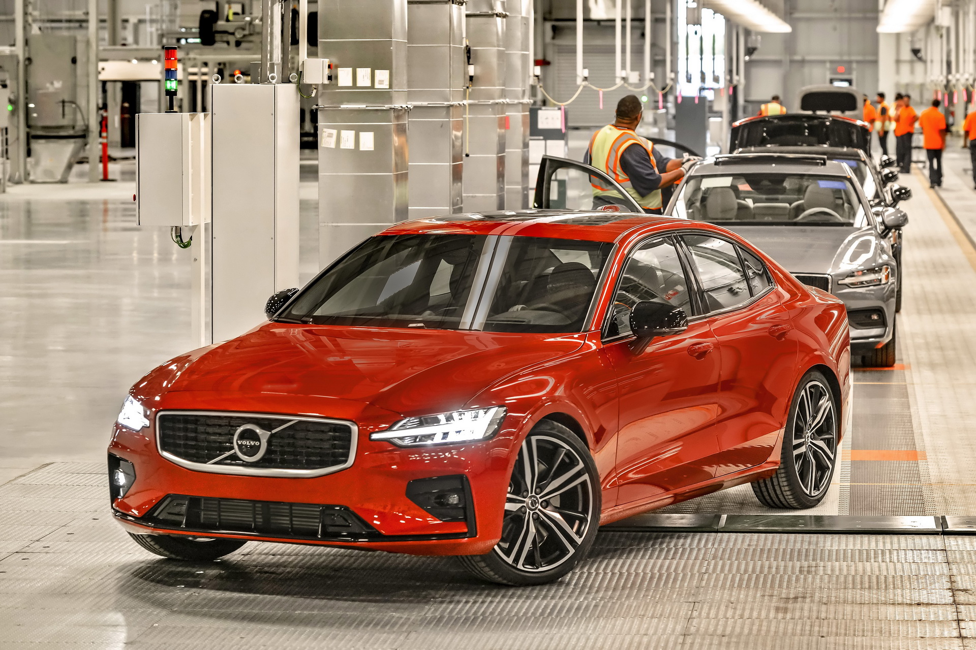 2019-volvo-s60-unveiled-159 New 2019 Volvo S60 Is A Sleek, American Made BMW 3-Series Fighter